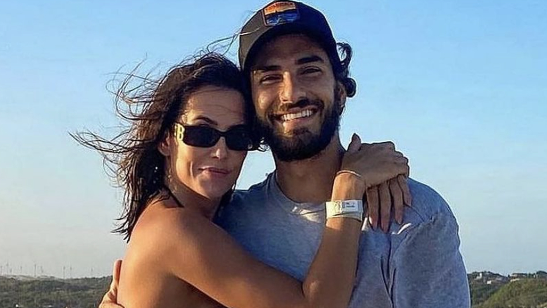 Deborah Secco revela motivo para não mostrar o marido nas redes sociais