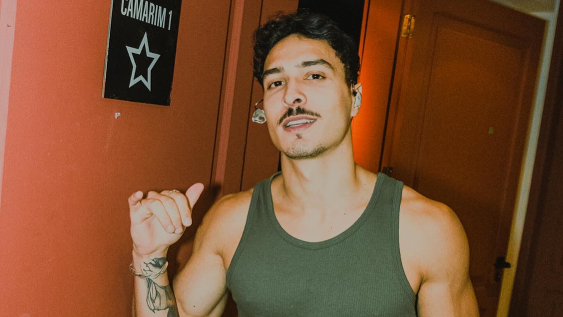 Após viralizar como affair de Alane, do BBB 24, música de cantor bomba na web