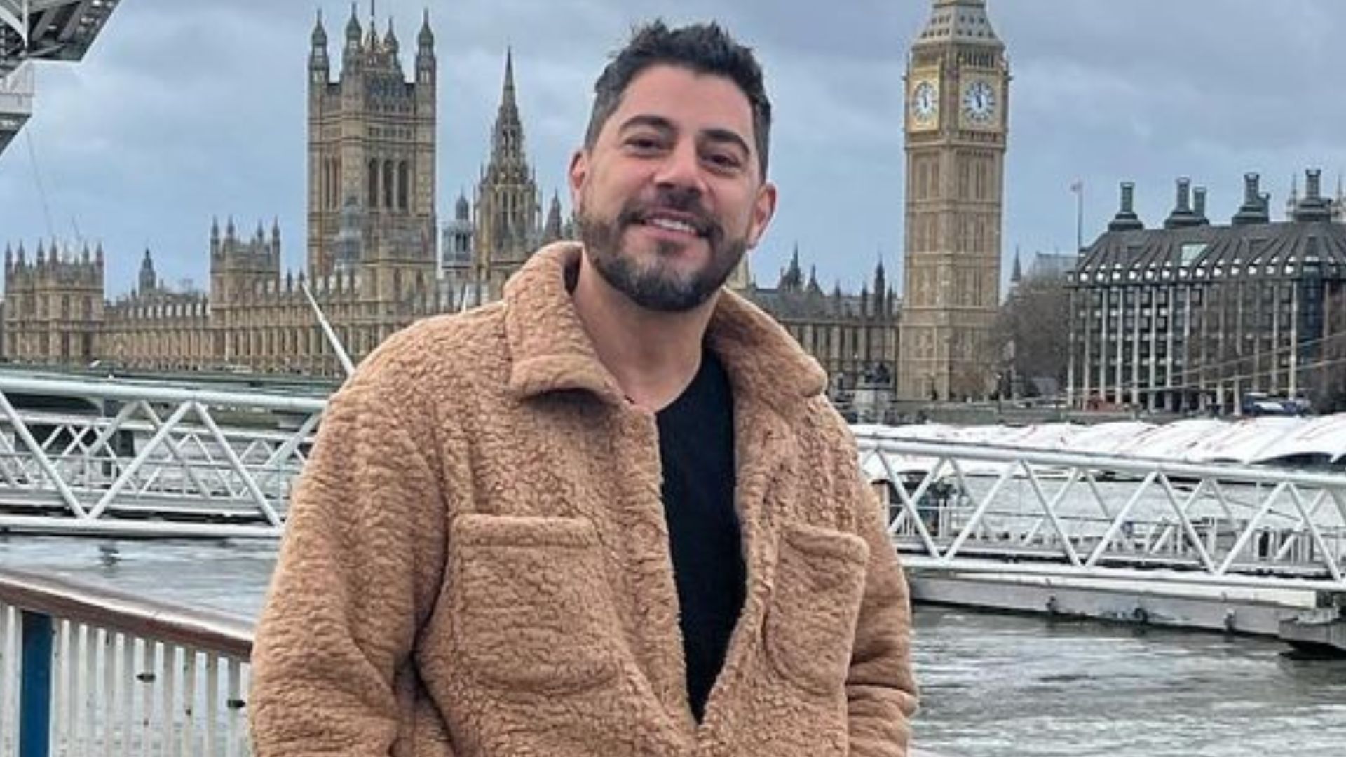 Com doença de Crohn, Evaristo Costa atualiza seu estado de saúde