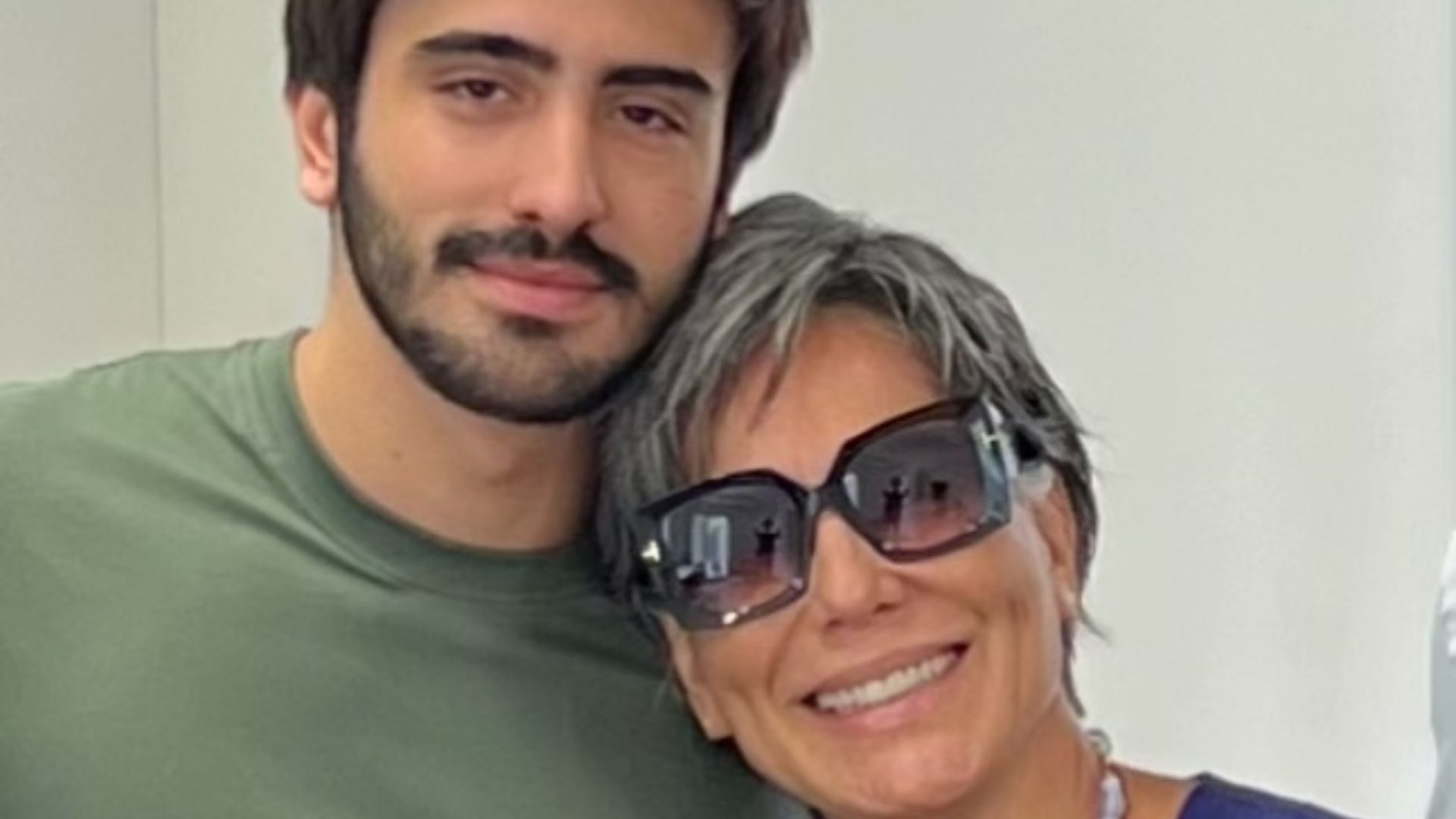 Filho caçula de Gloria Pires se muda da casa dos pais: “Voou do ninho”