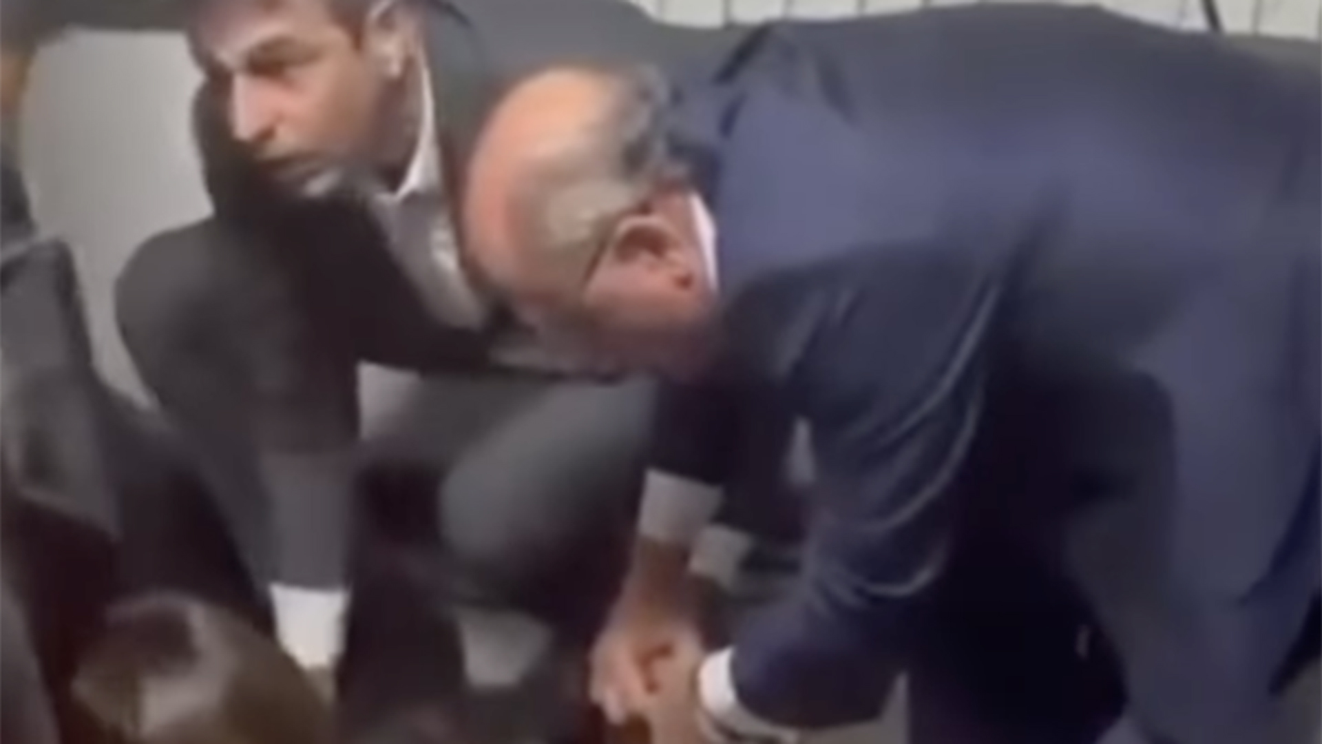 Geraldo Alckmin ajuda a socorrer homem que passou mal em evento