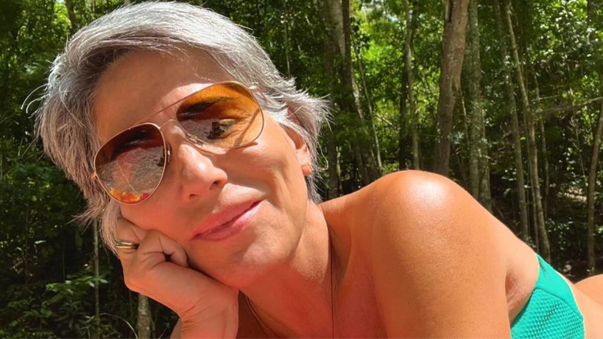 Gloria Pires surpreende ao exibir beleza natural em dia de sol: ‘Linda e elegante’