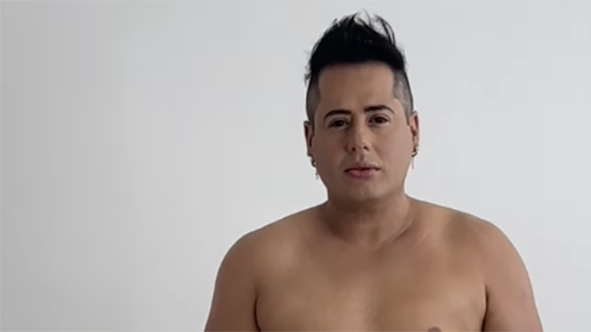 Sertanejo Hugo exibe o resultado da lipoaspiração