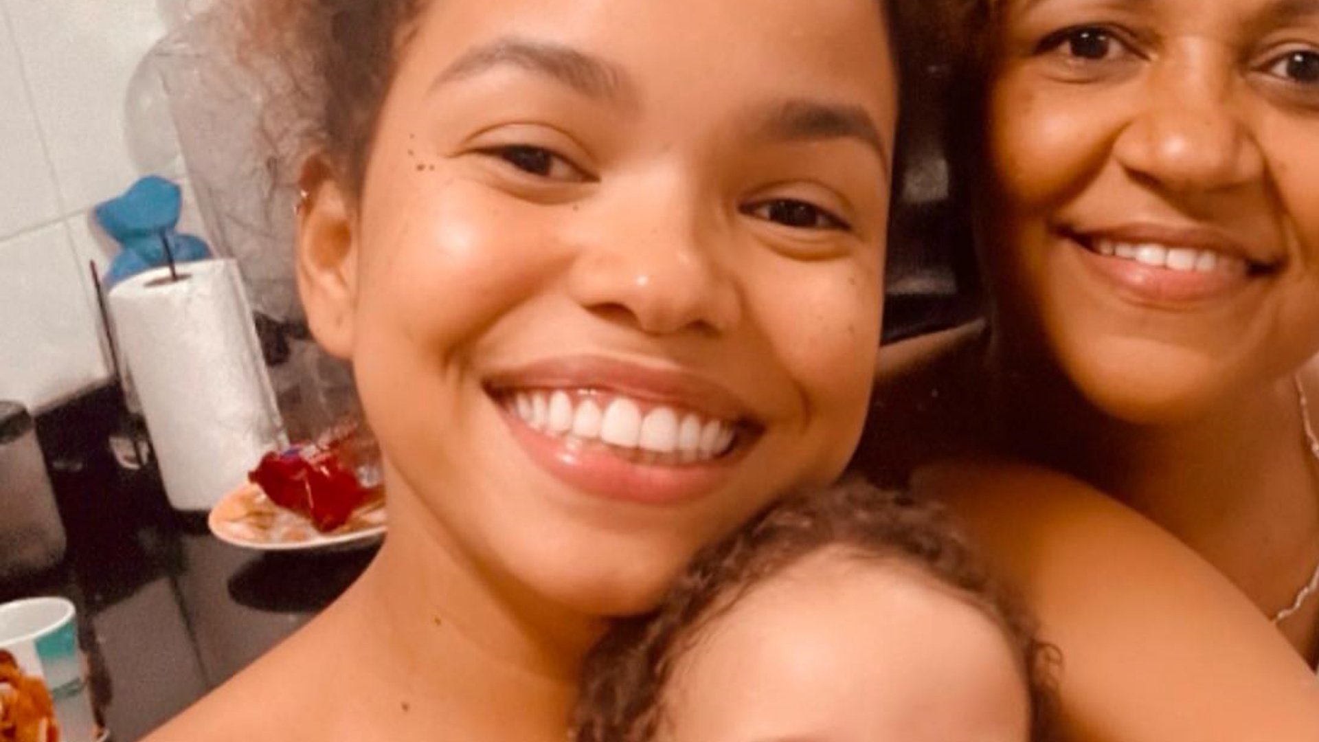 Jeniffer Nascimento divide clique raro com a mãe e a filha: “Amor inexplicável”