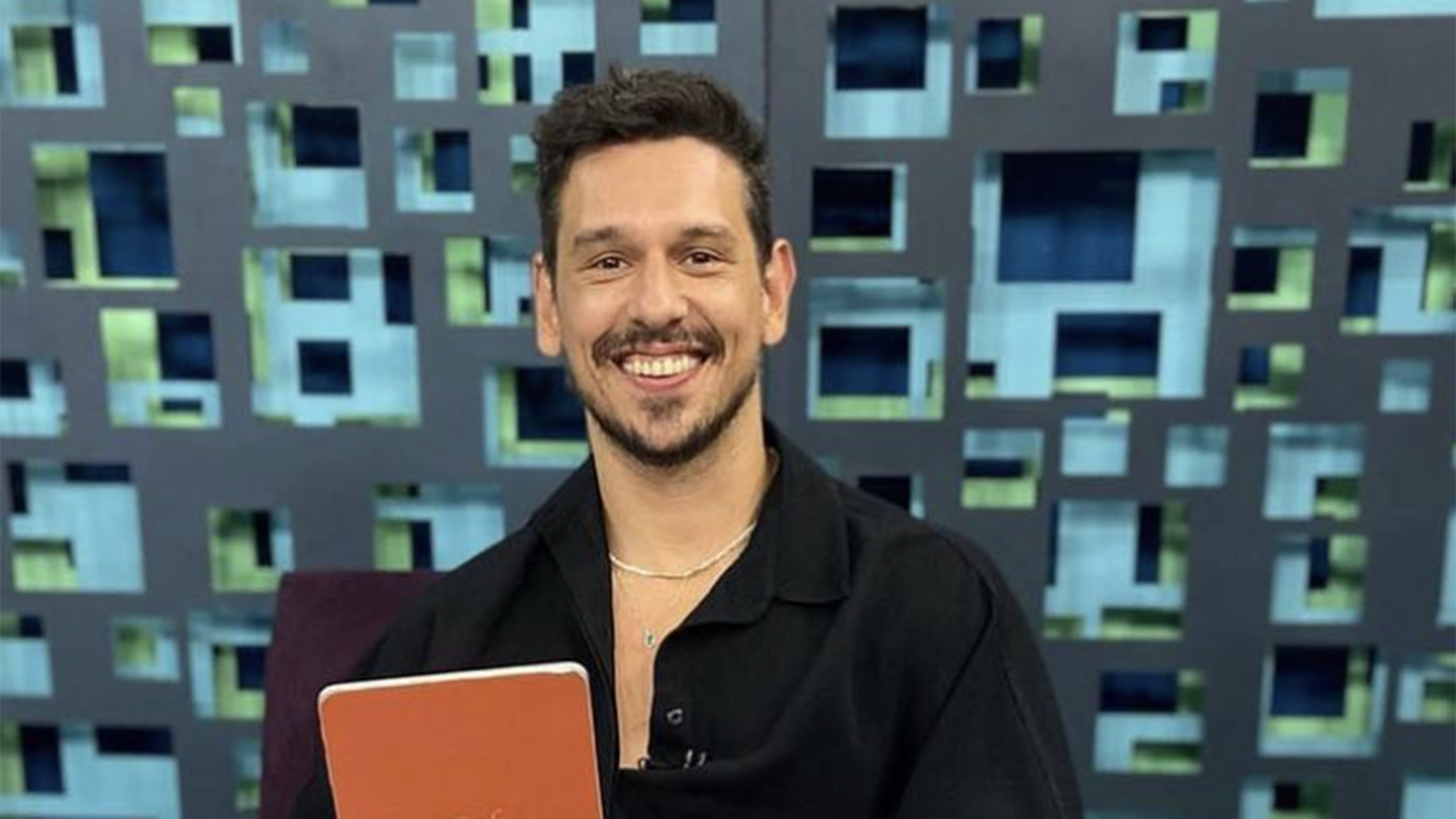 João Vicente de Castro fala de sister do BBB e fã diz: ‘Pode shippar?’