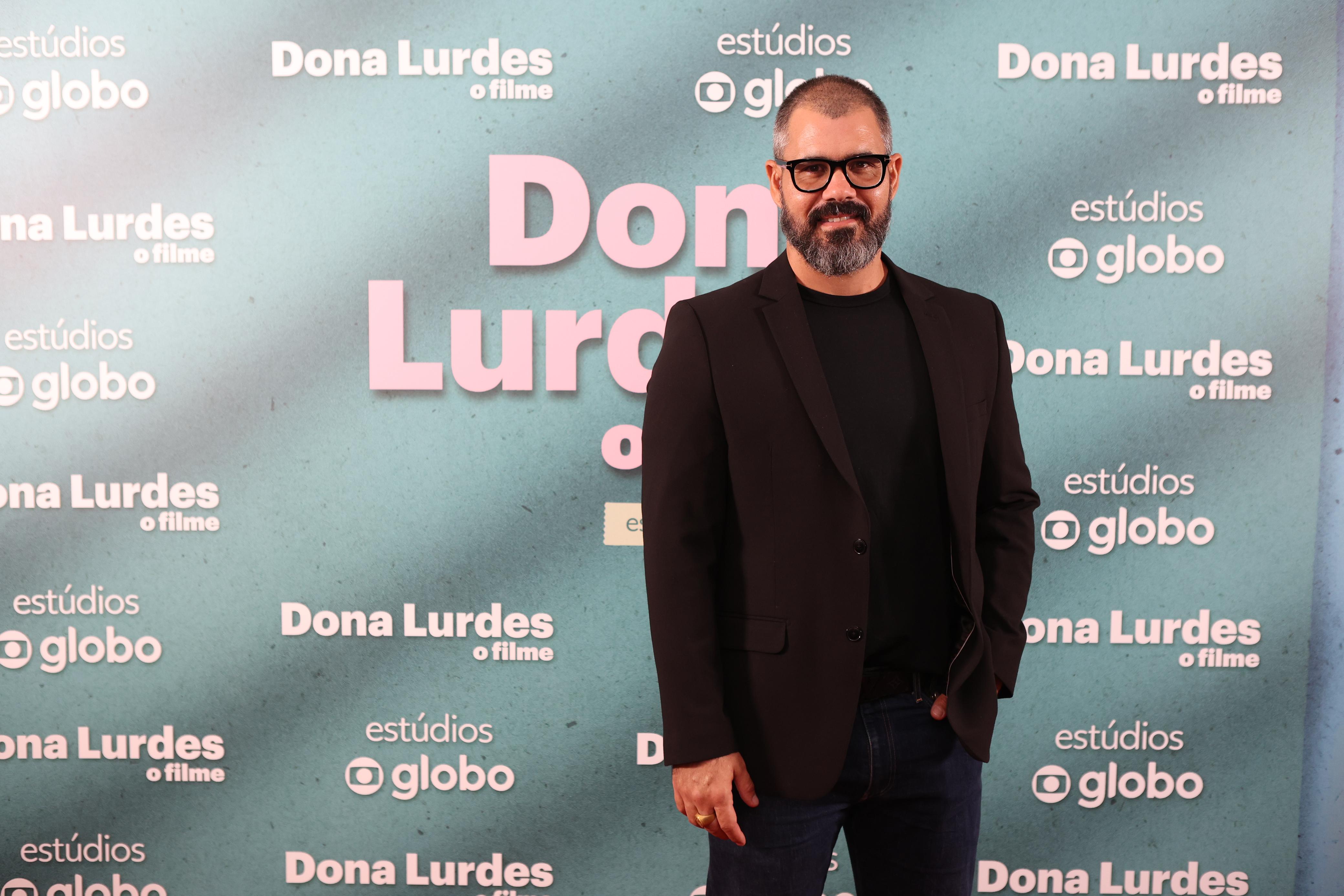 Juliano Cazarré precisou se desdobrar entre as gravações de Fuzuê e Dona Lurdes: ‘Medo de errar’