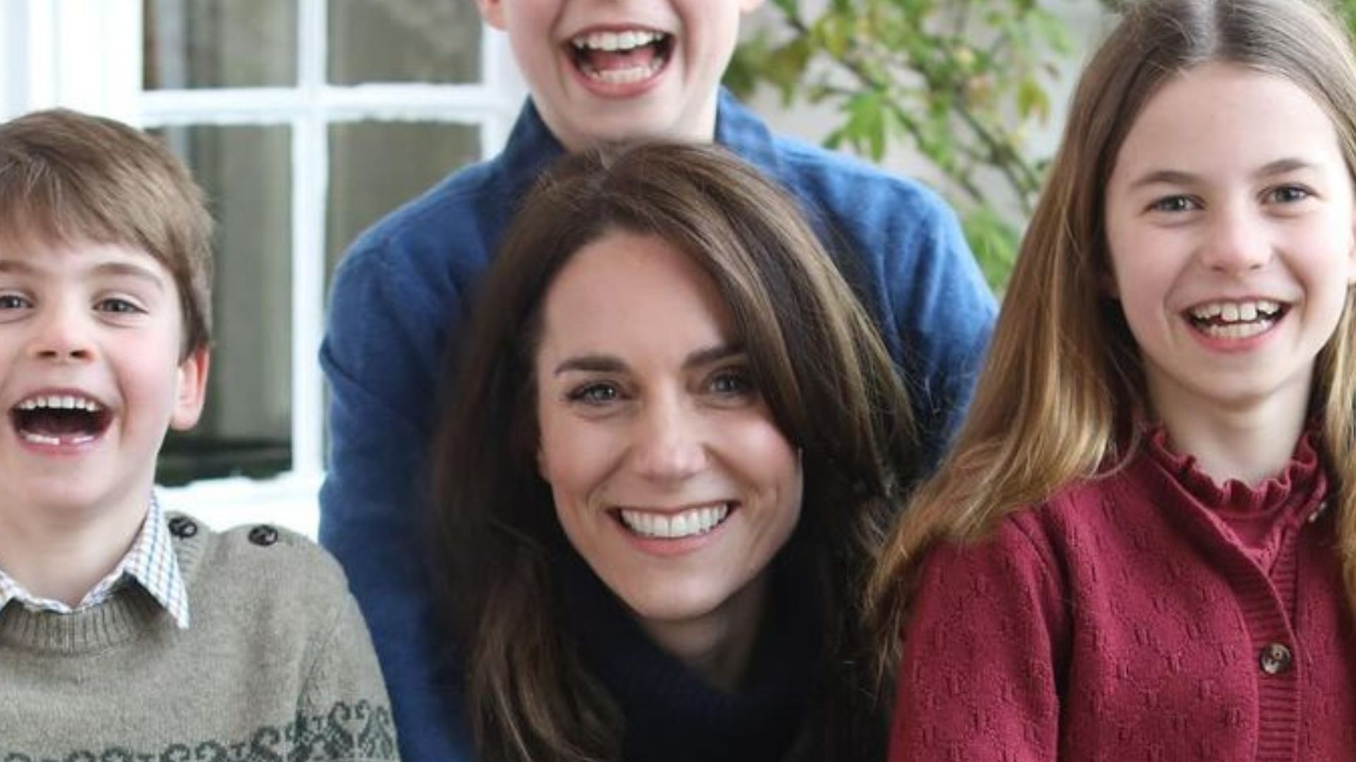 Kate Middleton teria usado capa de revista para editar foto polêmica