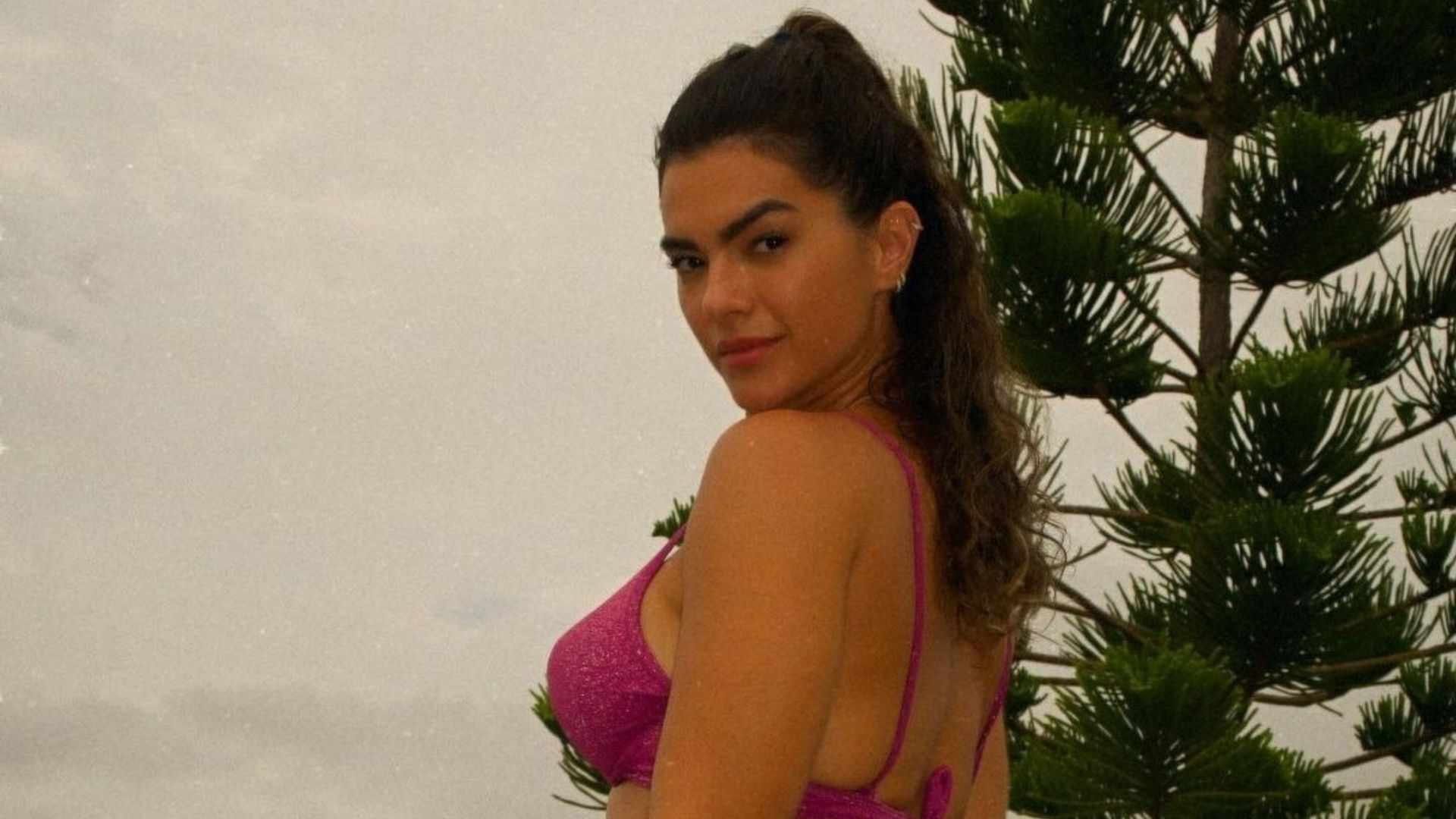 Kelly Key ostenta tanquinho e mais em fotos feitas pela filha: ‘Musa’