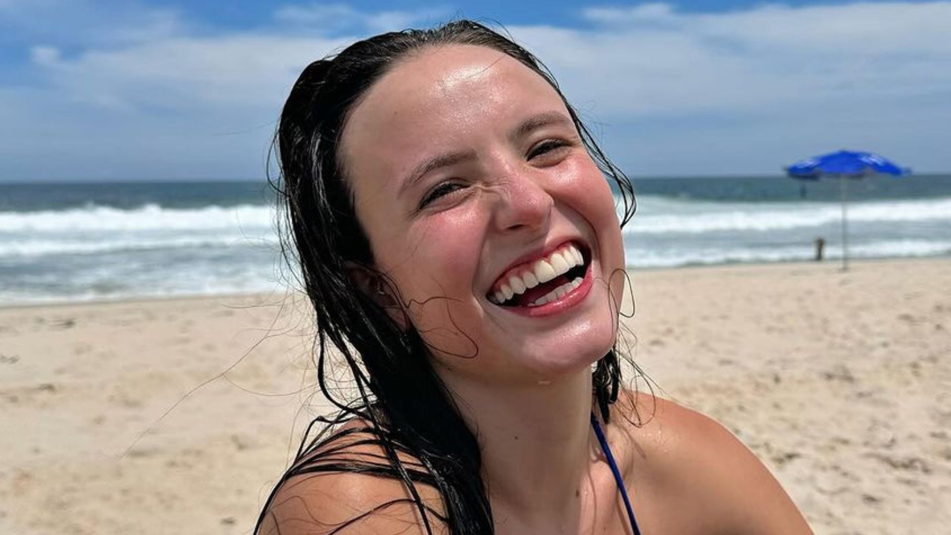 Larissa Manoela exibe corpão e beleza natural em dia de praia: “Maravilhosa”