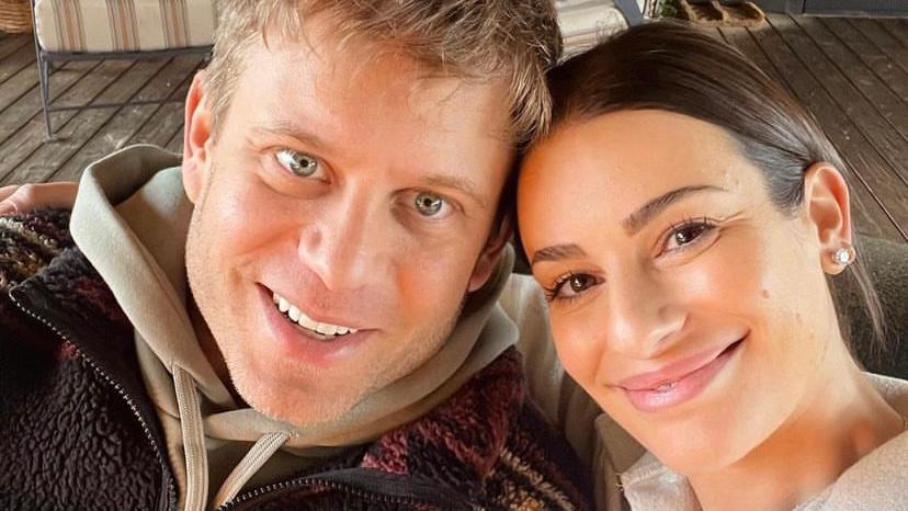 Lea Michele, estrela de “Glee”, anuncia segunda gravidez: ‘Muito felizes’