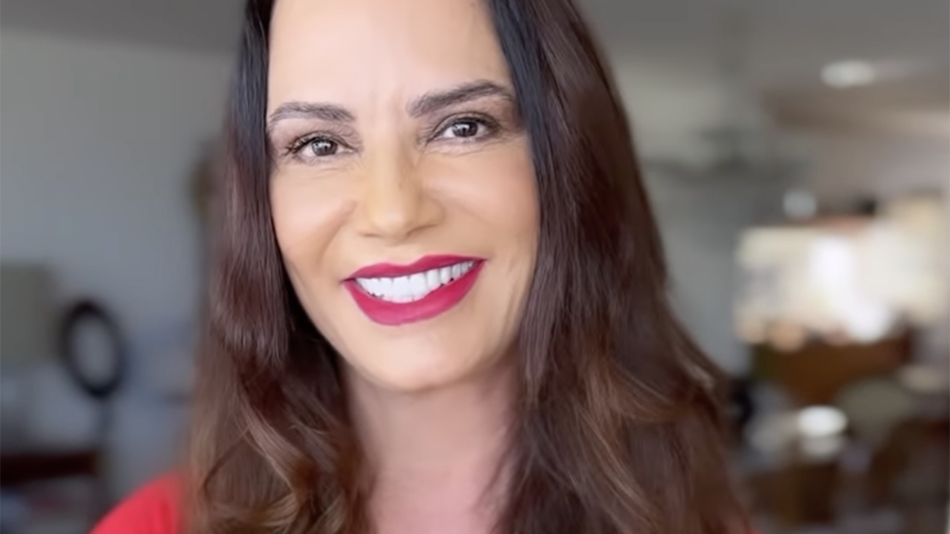 Luiza Brunet sai em defesa da filha após alfinetadas de internautas