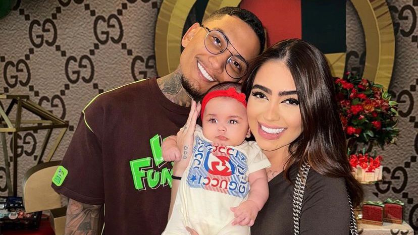 MC Mirella comemora mesversário de filha com tema inspirado em grife
