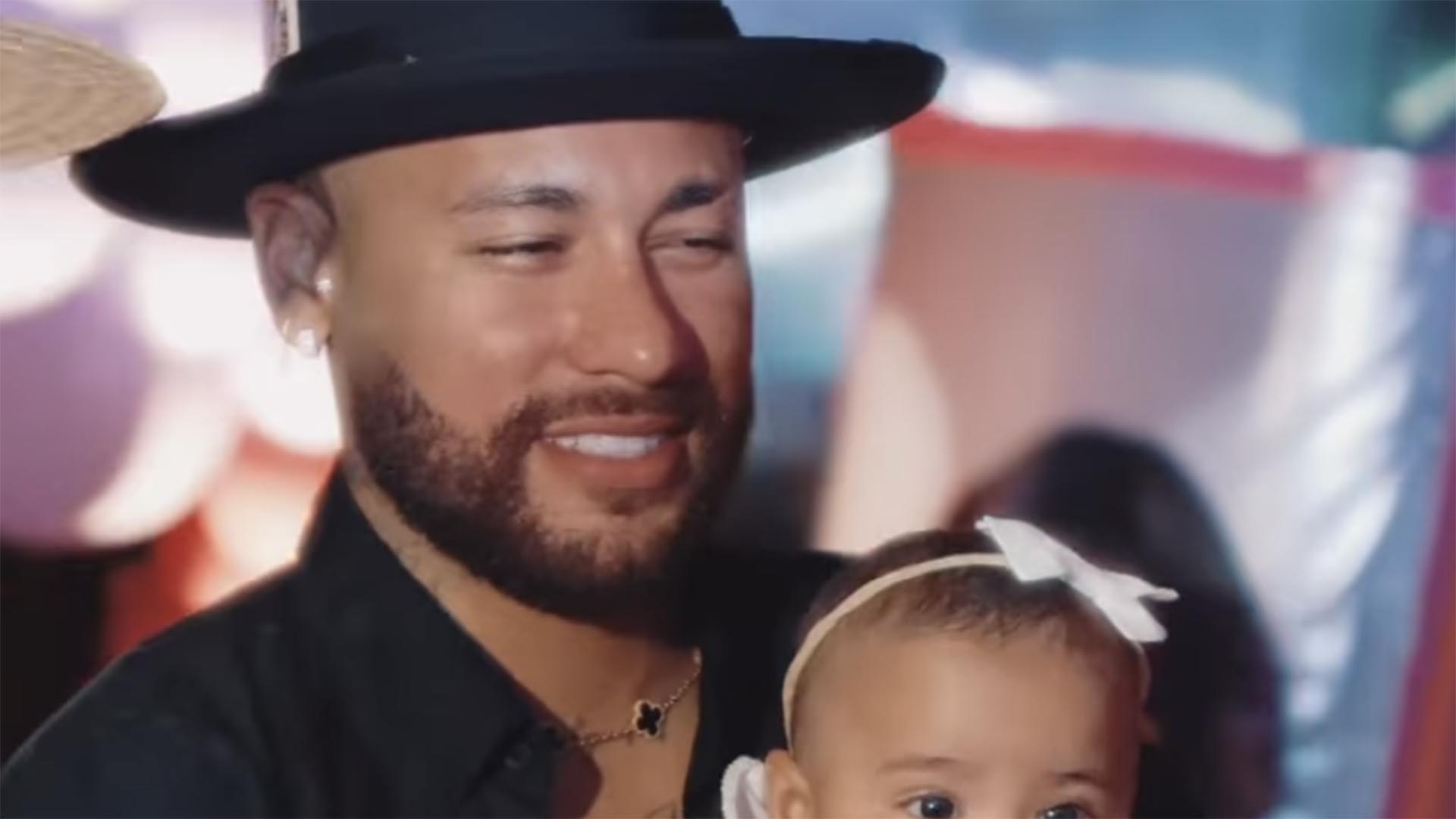 Filha de Neymar Jr, Mavie usa roupa caríssima na festa da tia Rafaella