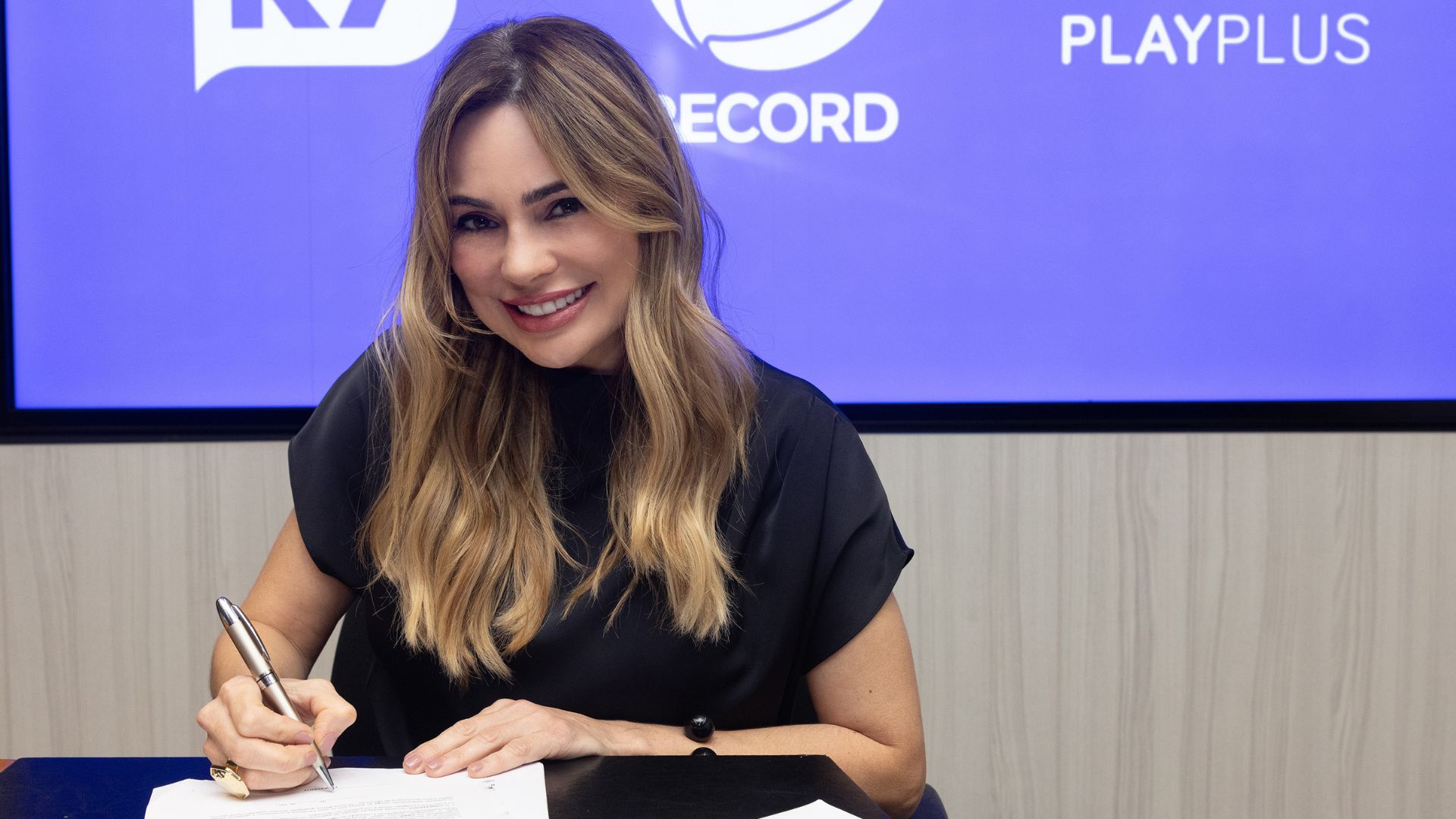 Rachel Sheherazade estreia como nova apresentadora de ‘A Grande Conquista’