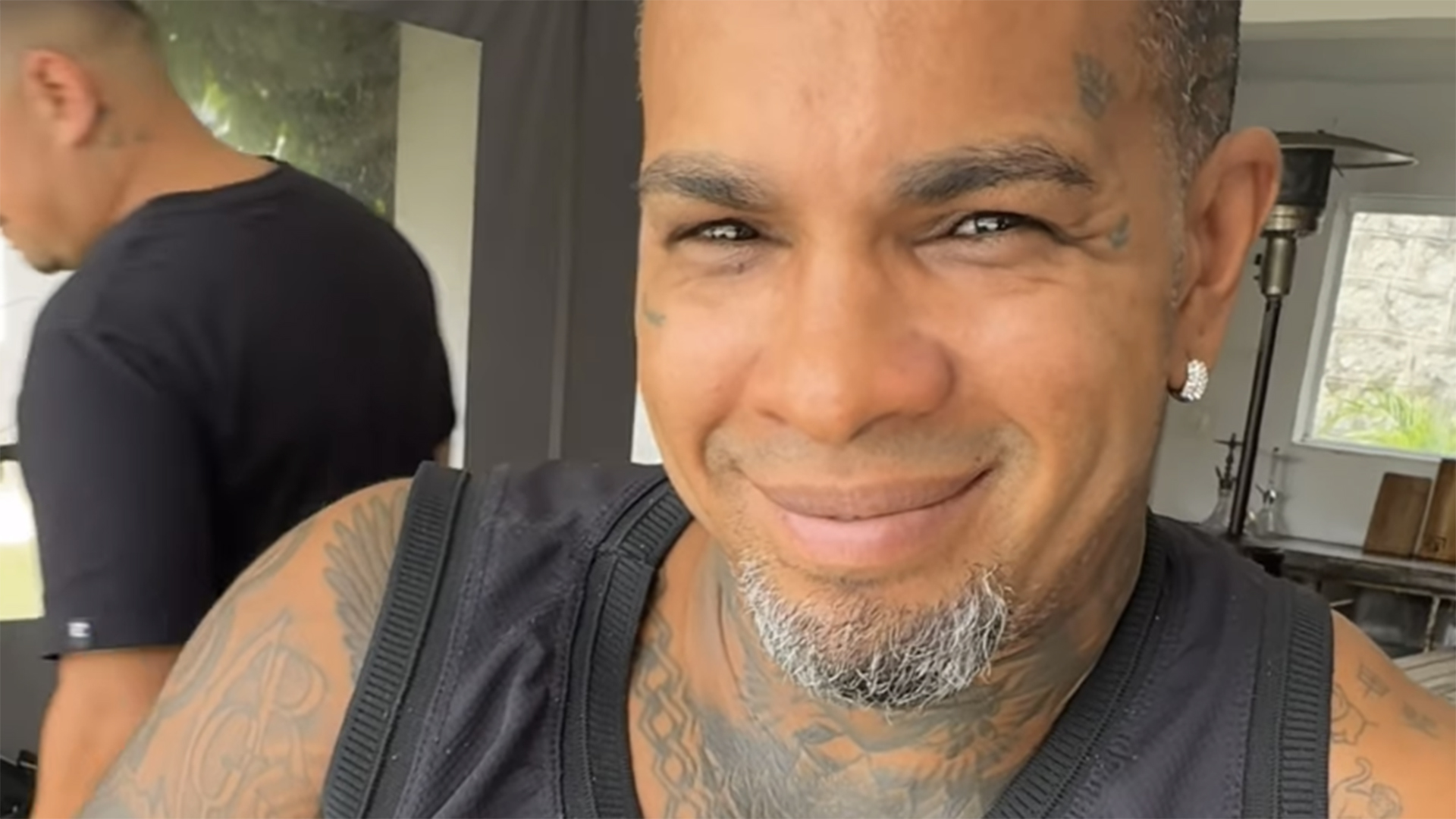 BBB 24: Rodriguinho faz tatuagem para homenagear o reality show