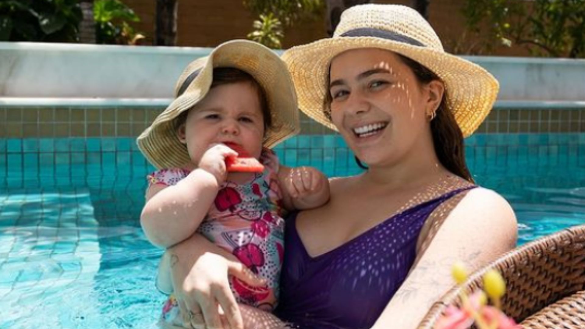 Viih Tube expõe motivo de parar com amamentação da filha: ‘Perrengue’