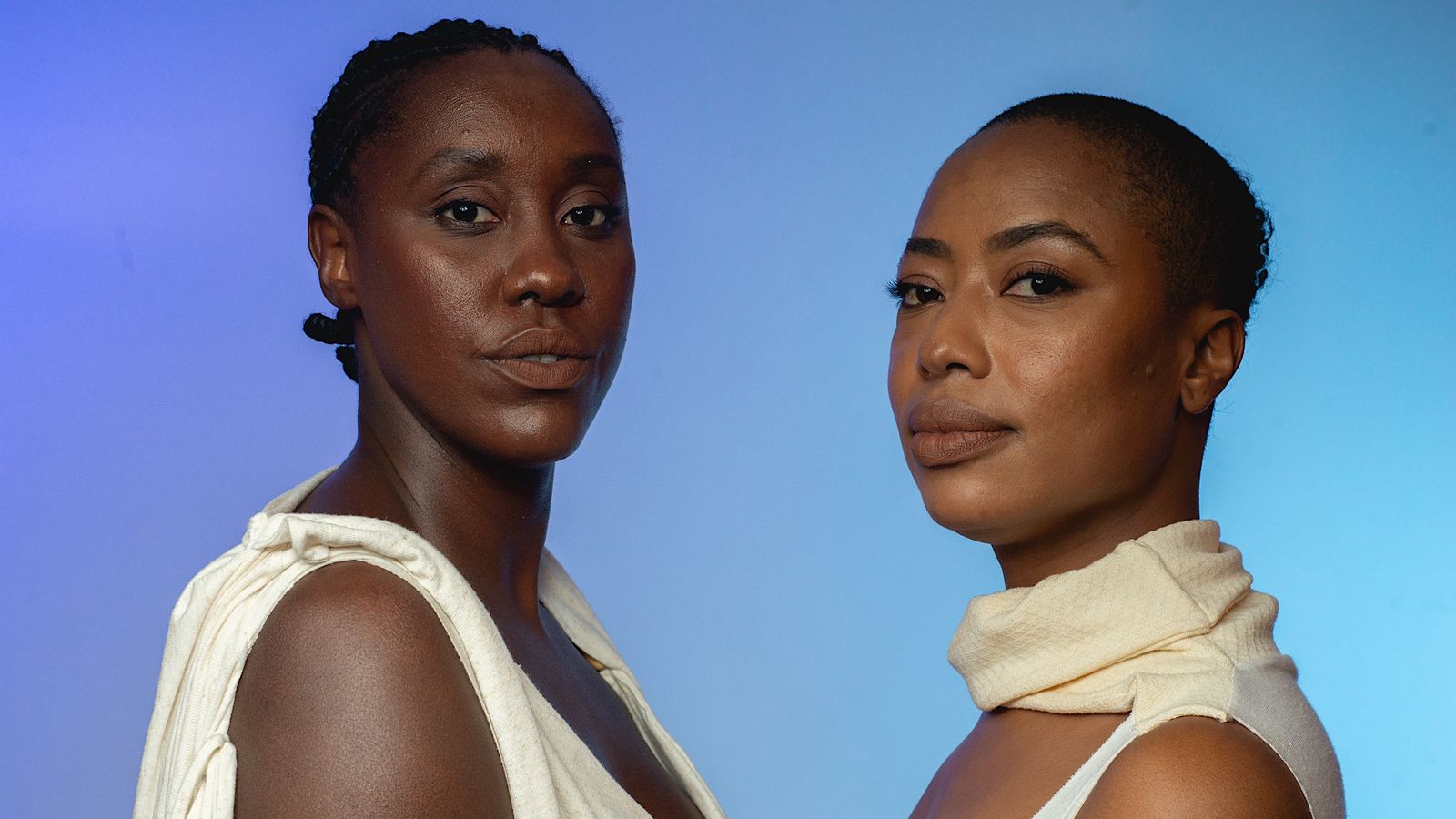 Casal na vida real, Mariana Nunes e Tati Villela voltam aos palcos para falar de amor