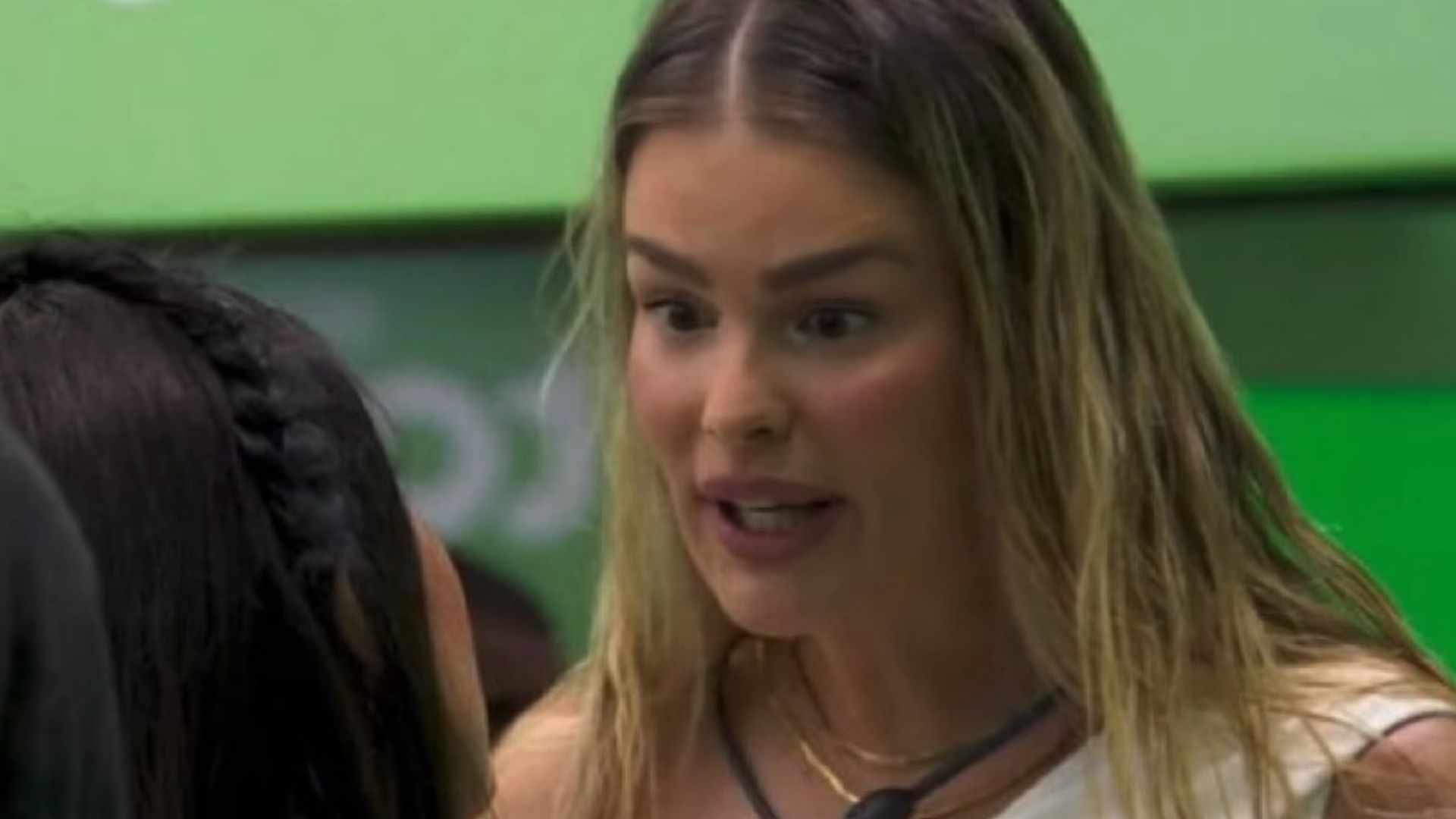 BBB 24: Yasmin perde a linha e xinga sister: ‘Estourar a cara dela’