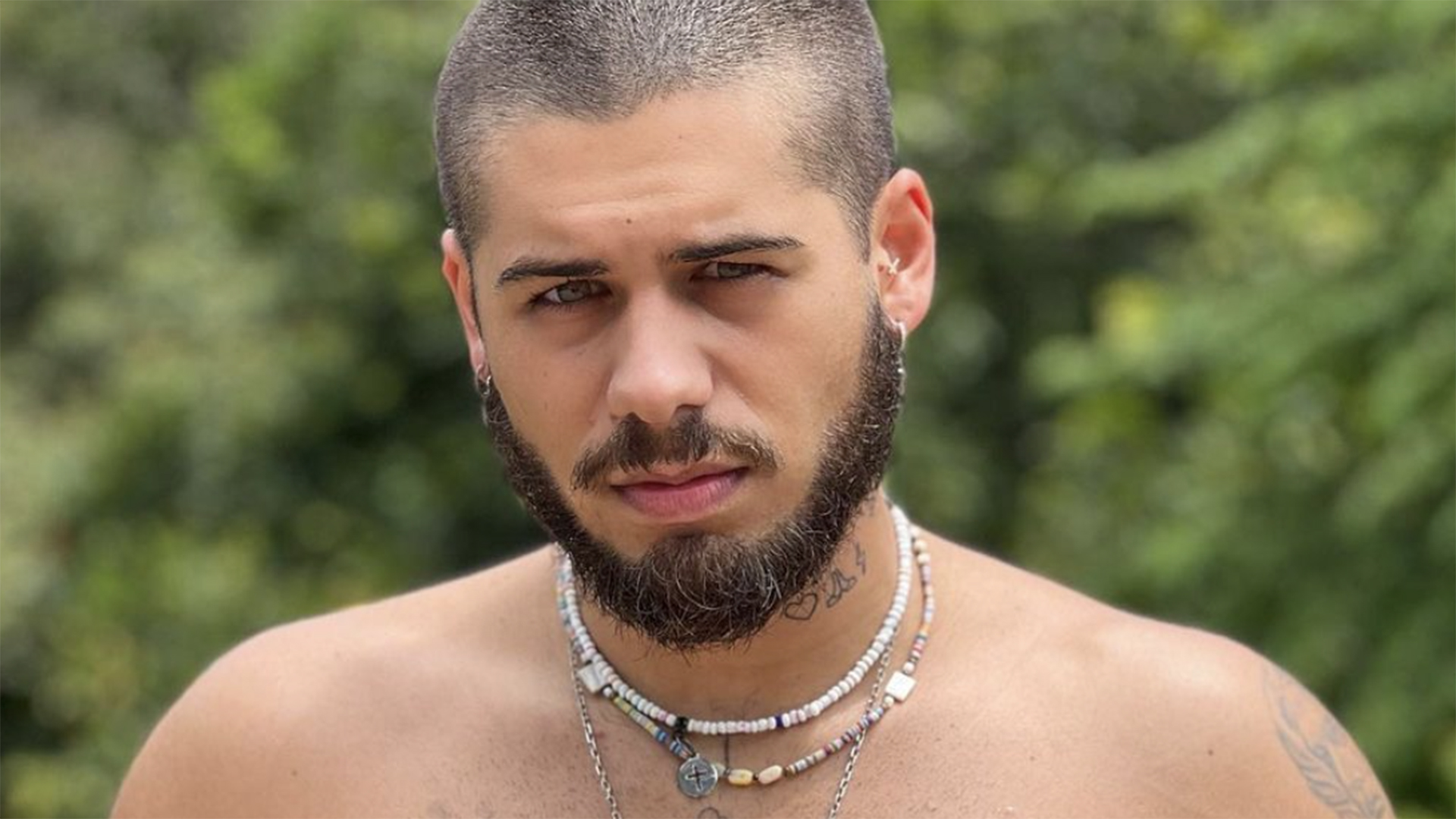 Zé Felipe deixa o escritório do pai, Leonardo, e se pronuncia
