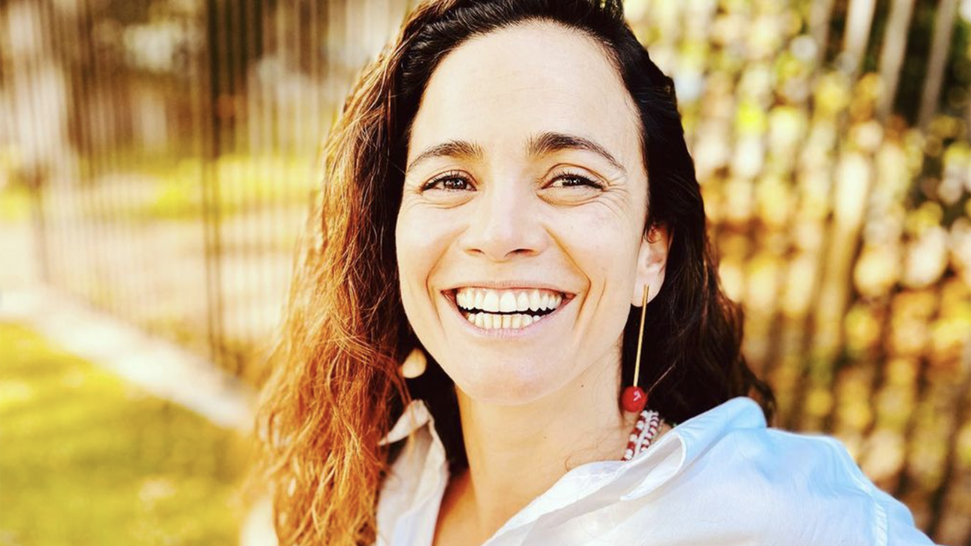 Aos 43 anos, Alice Braga abre o coração ao falar sobre a ex, Bianca Comparato: ‘O amor não acaba’