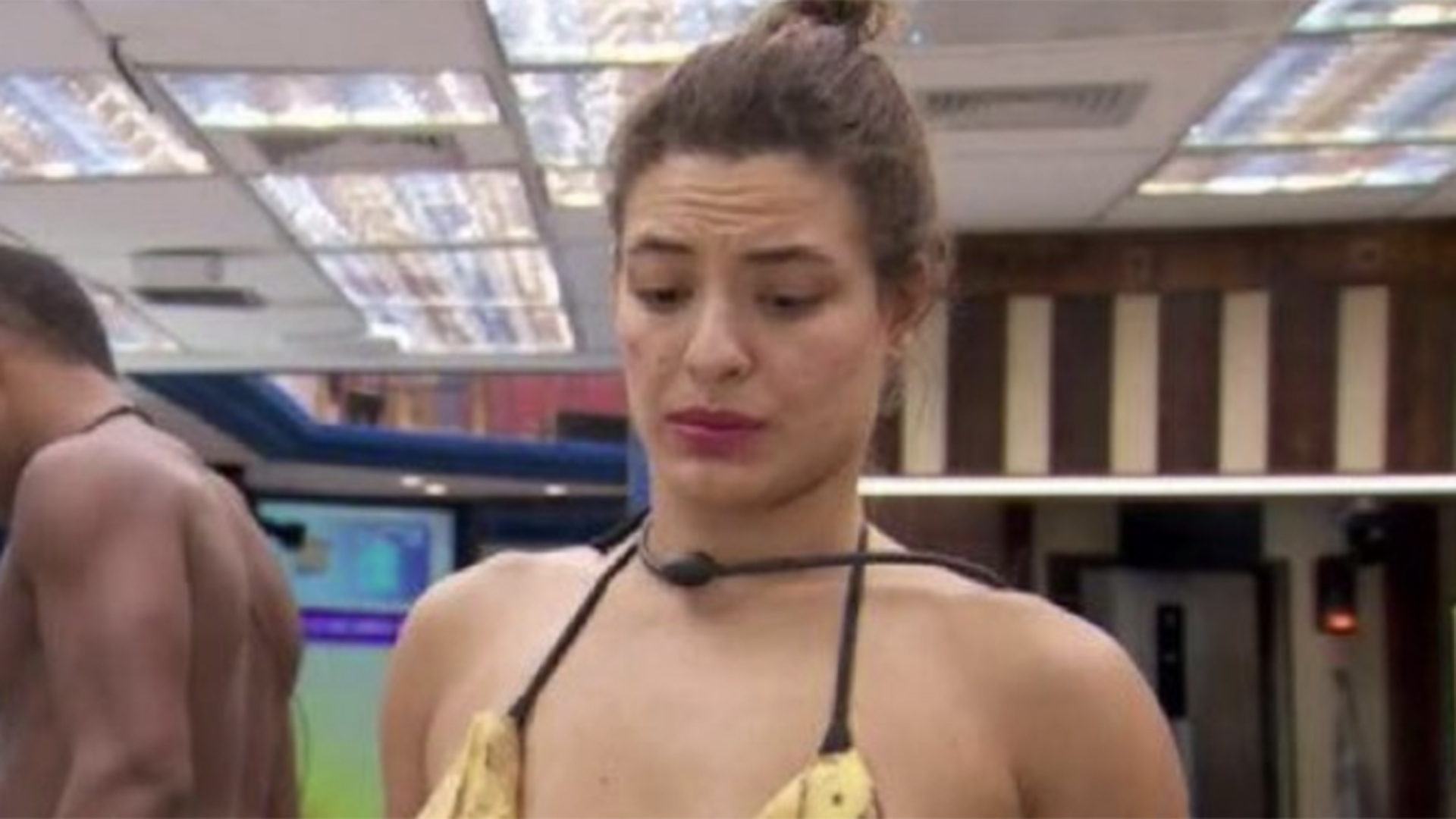 BBB 24: Beatriz aparece com top feito de casca de banana