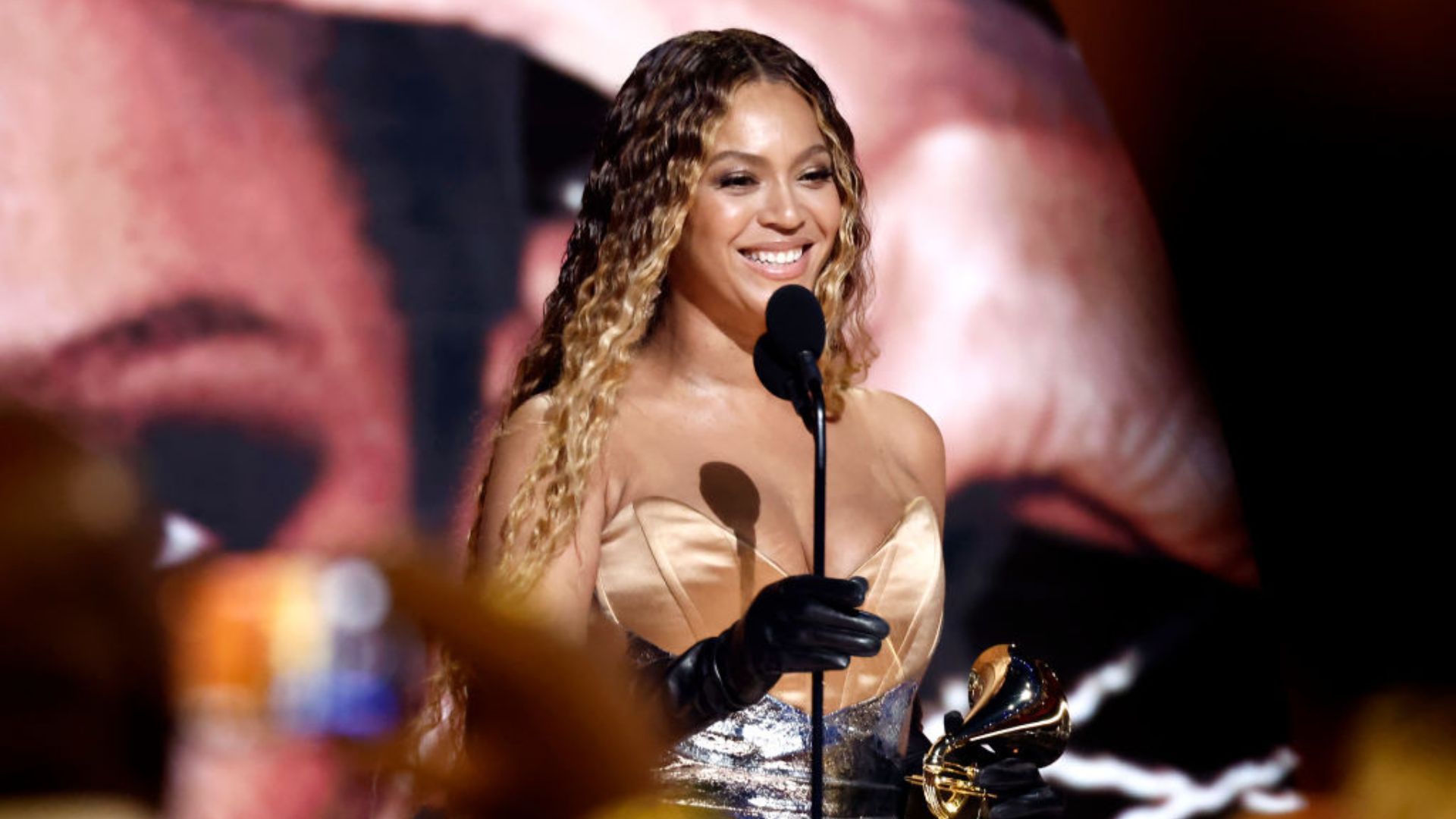 Em comemoração ao novo álbum, Beyoncé fará festa no Brasil, diz jornalista