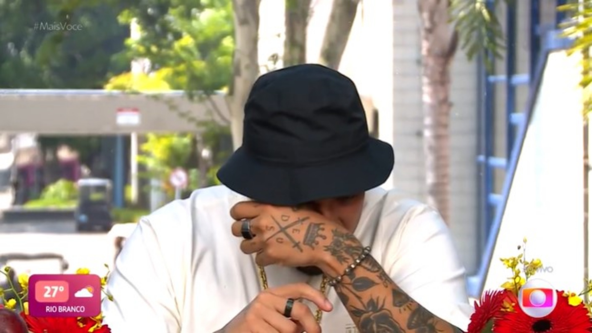 BBB 24: MC Bin chora ao falar da família: “O maior presente foi minha mãe”