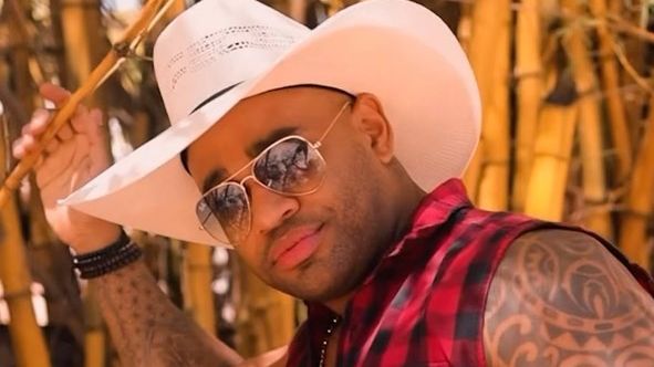 Ex-BBB Cezar Black abre o jogo sobre participação em A Fazenda: ‘Não indico’