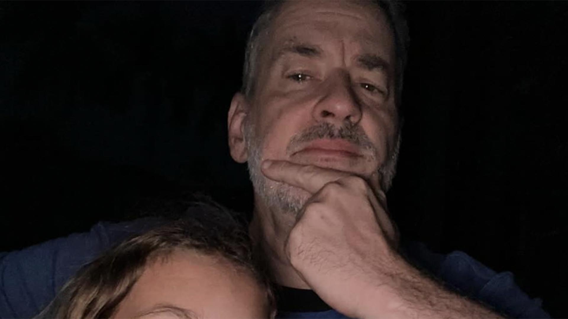 Ela cresceu! Filha de Dan Stulbach rouba a cena em foto com o pai