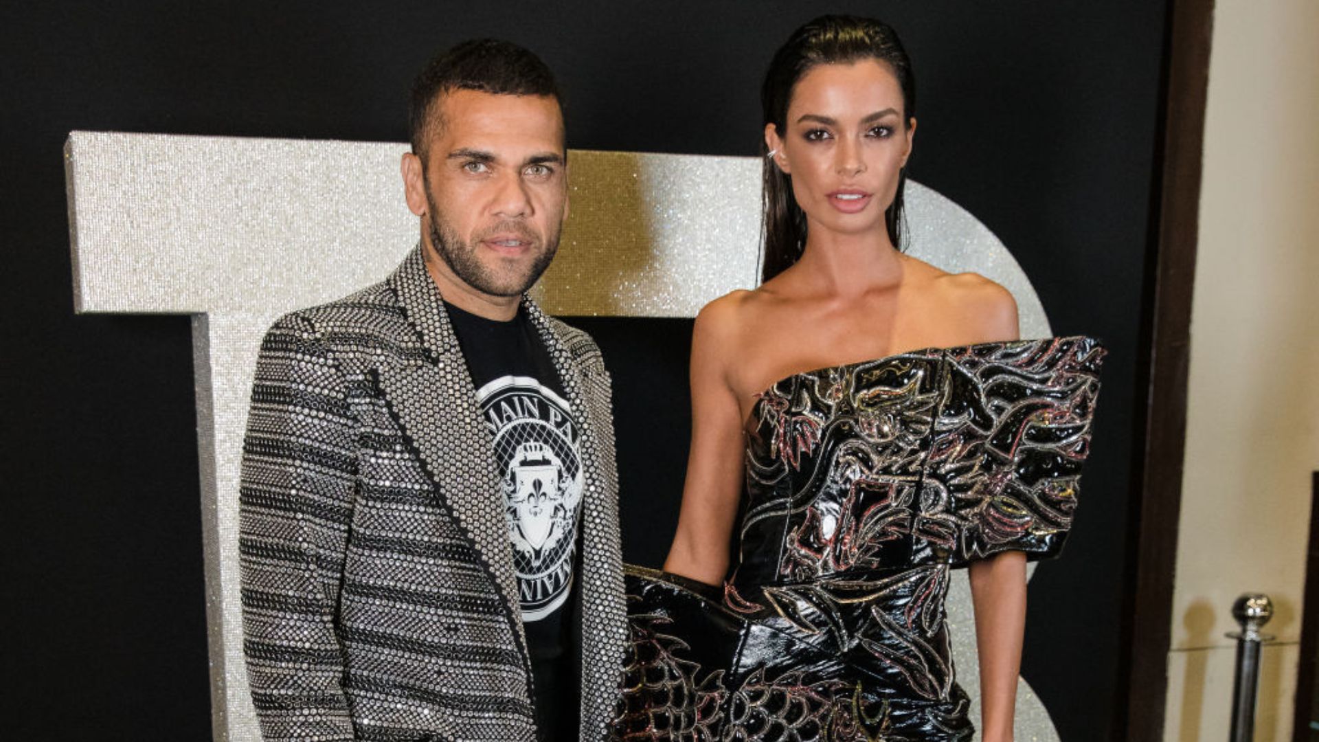 Post de Joana Sanz de mãos dadas com Daniel Alves foi um pedido do jogador