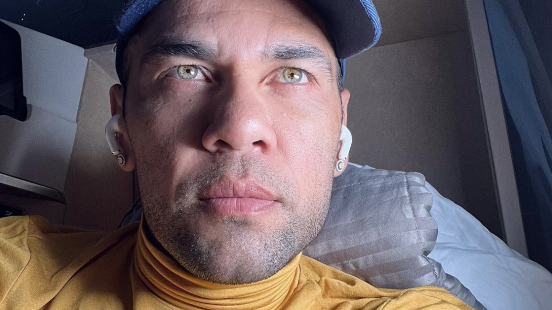 Daniel Alves fala pela primeira vez após ser solto da prisão: ‘Sobrevivo’