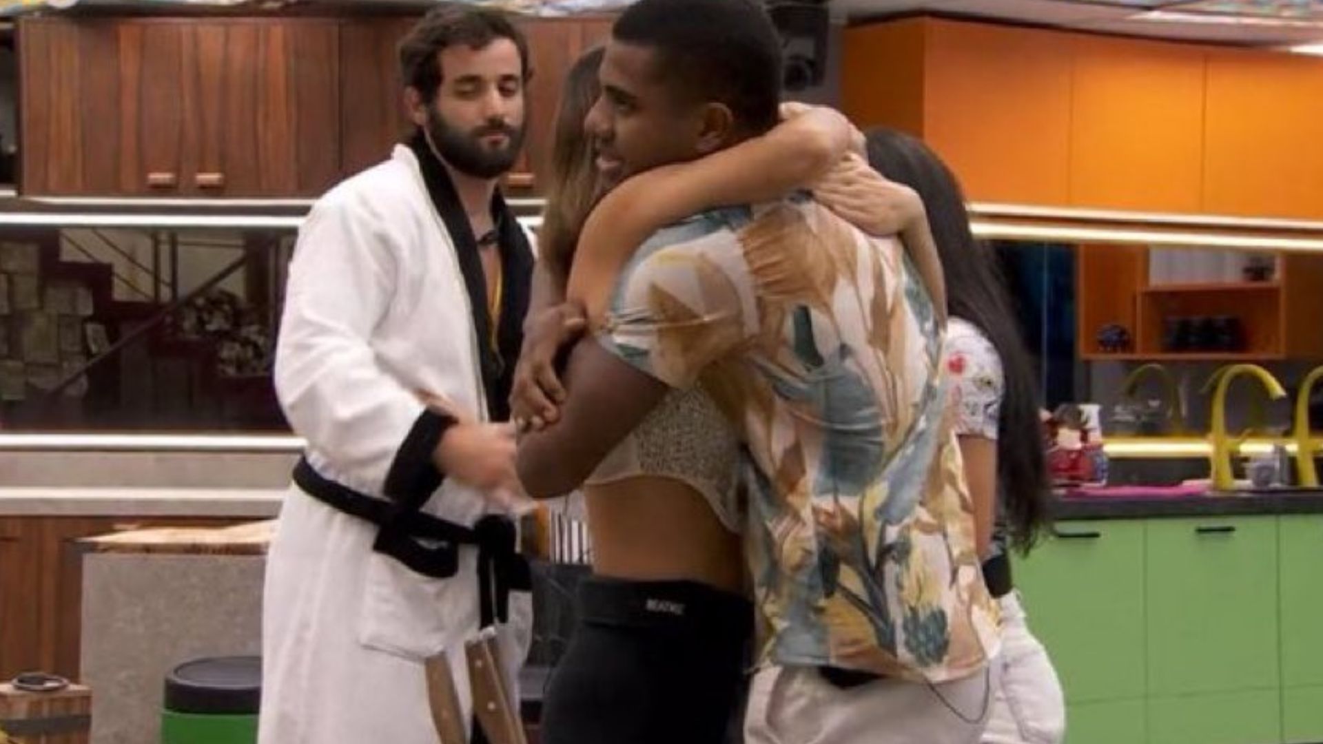 BBB 24: Após romperem a aliança, Davi e Beatriz comemoram Top 5: ‘Parabéns’