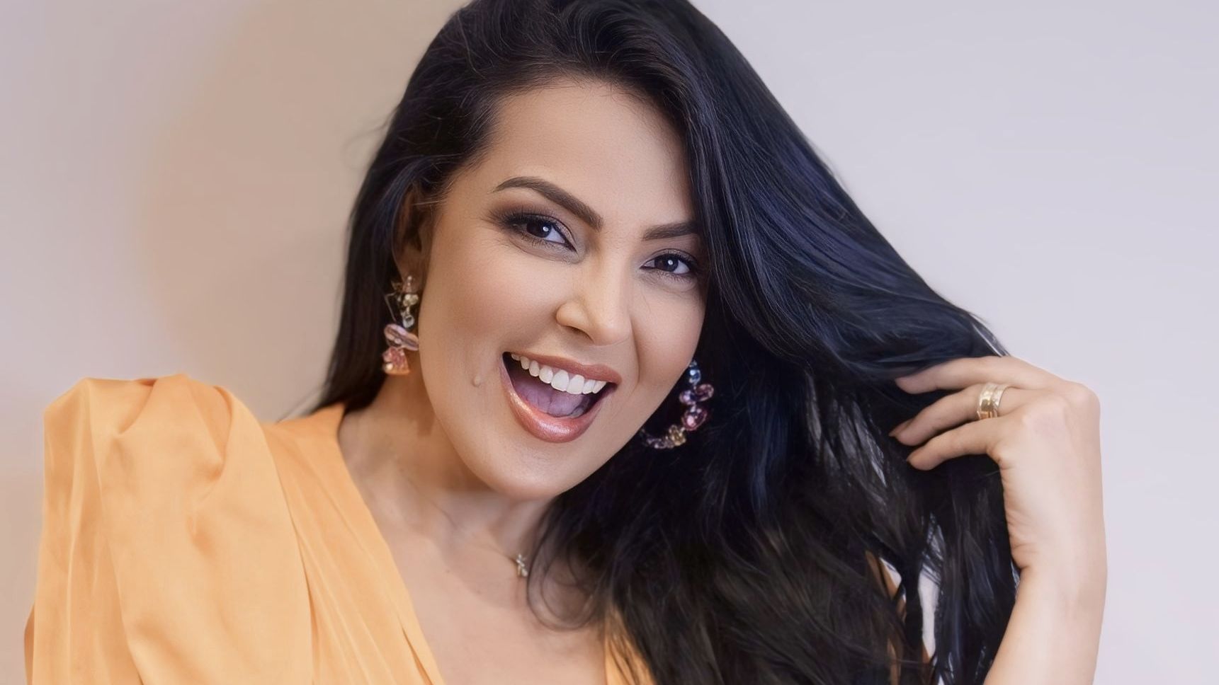 Inspirada em Hebe, Gardênia Cavalcanti comemora sucesso de programa na Band: ‘Plantando amor’