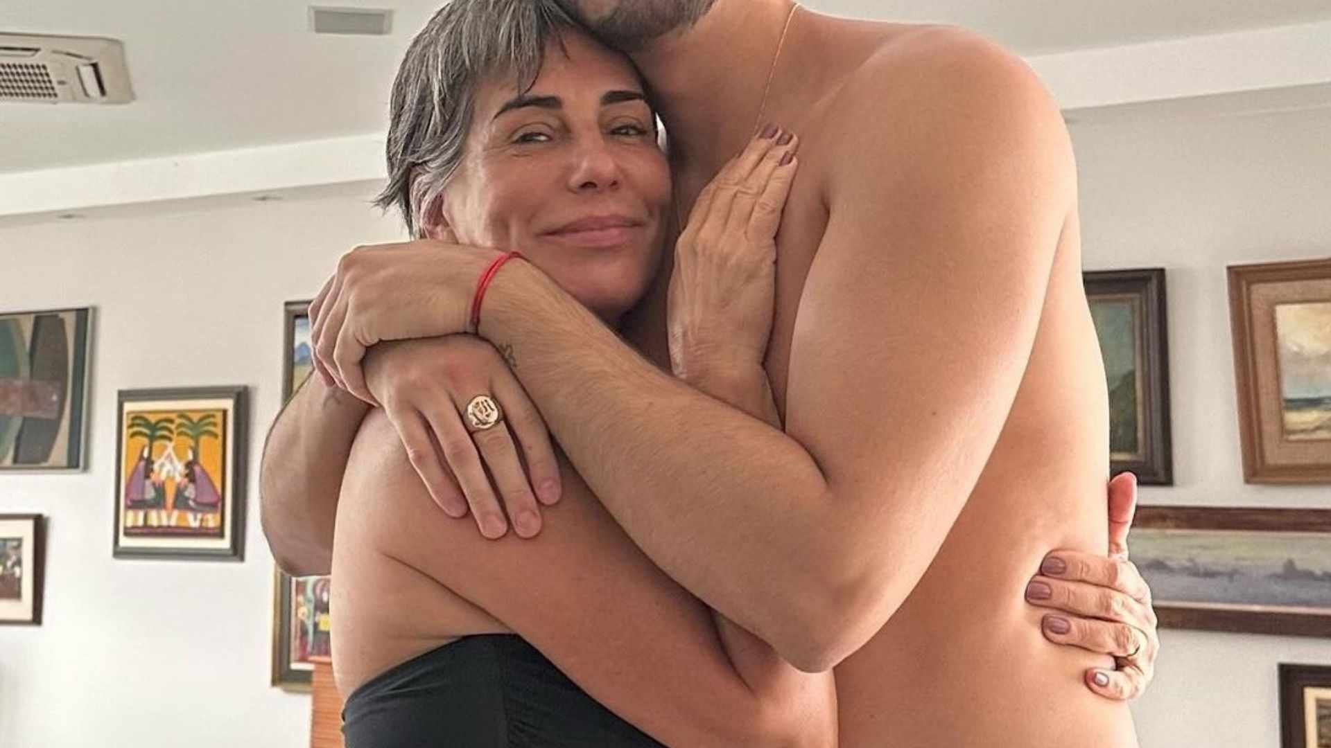 Galã! Gloria Pires impressiona ao surgir com o filho: ‘Genética de milhões’
