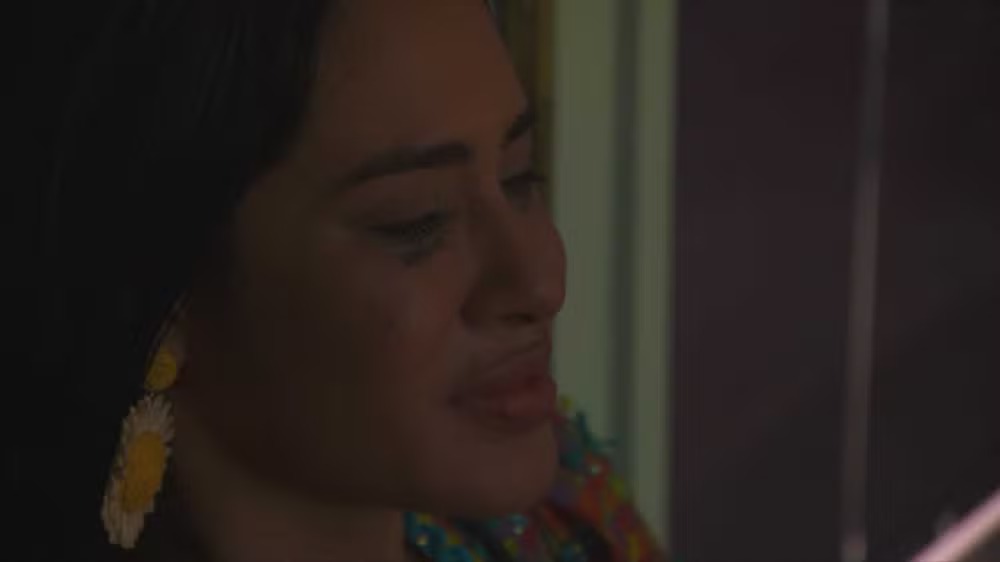 BBB 24: Isabelle chora durante festa e é consolada por Lucas Henrique