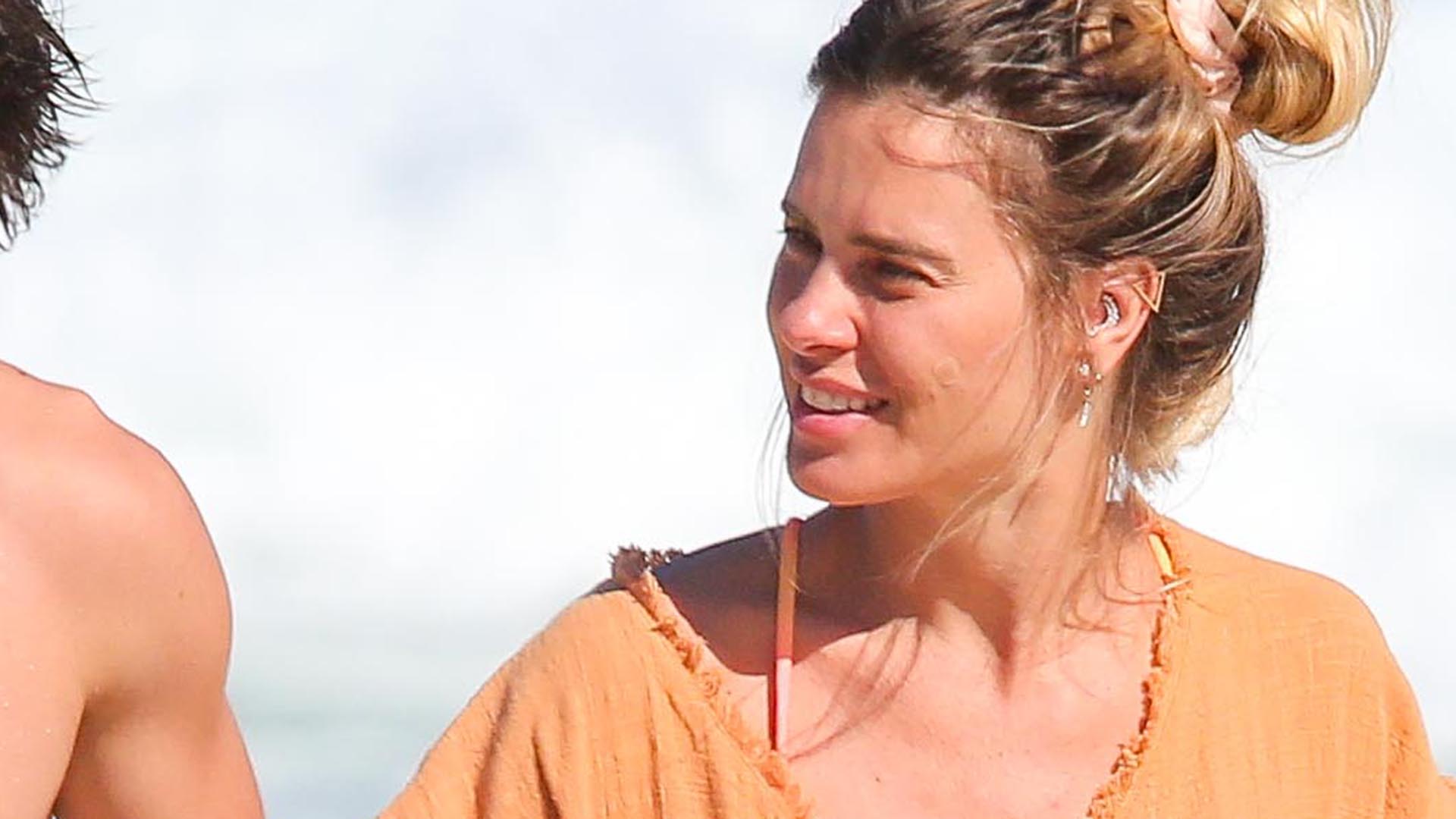 Ele cresceu! Filho caçula de Carolina Dieckmann surge mais alto do que ela