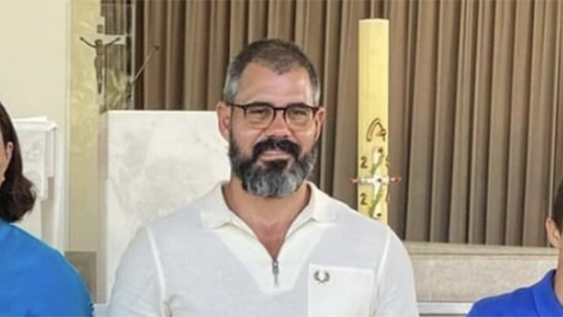 Juliano Cazarré exibe foto inédita com os seis filhos em data especial