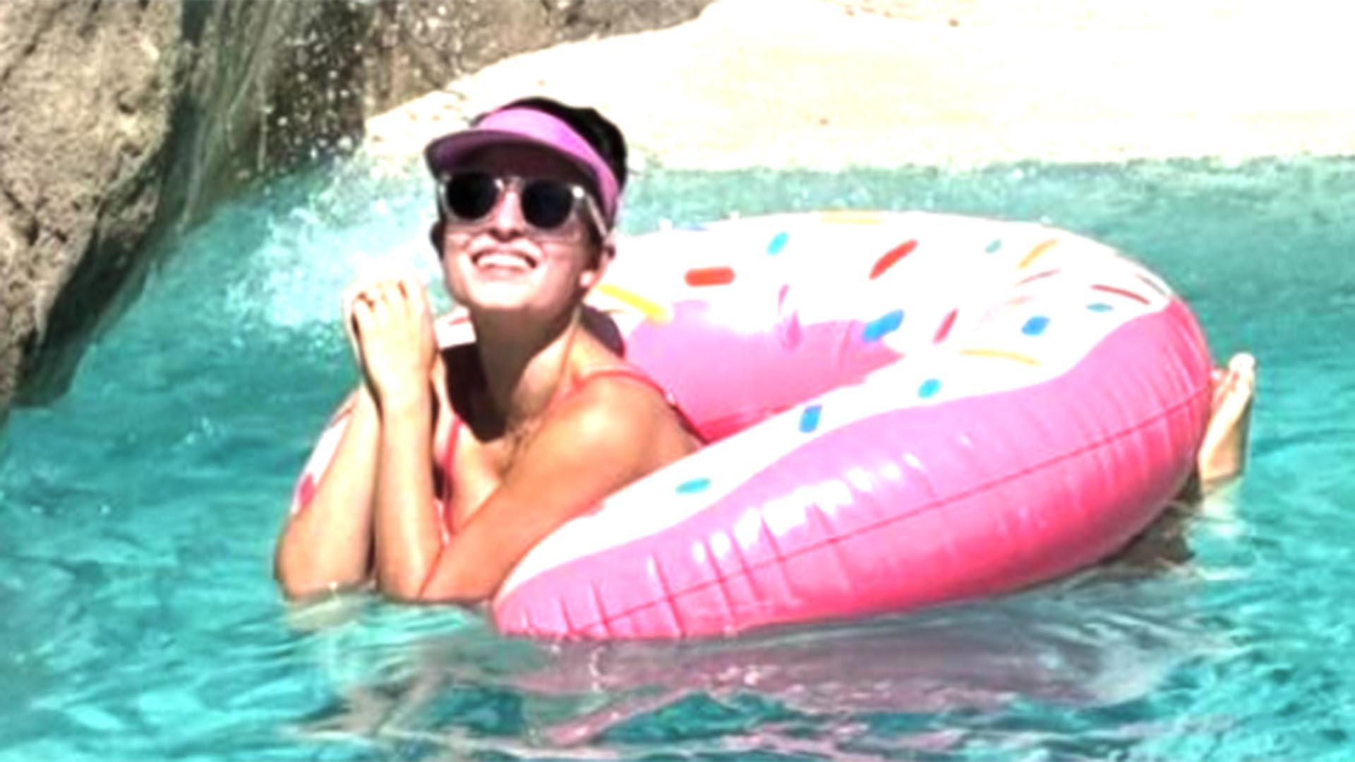 Larissa Manoela revela como é a piscina luxuosa de sua mansão