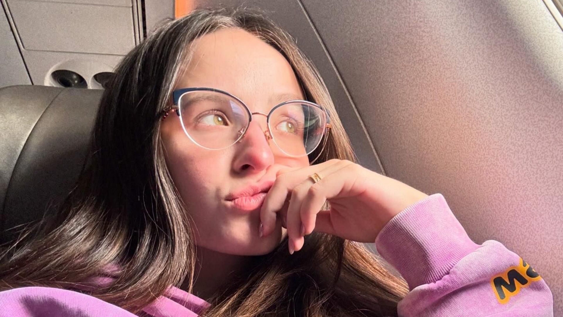 Larissa Manoela se irrita com comentários sobre sua altura