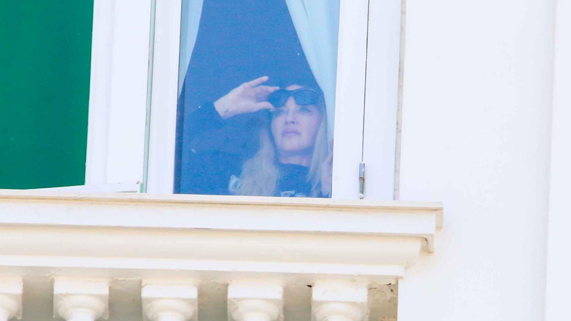 Madonna é flagrada em janela de hotel no Rio de Janeiro