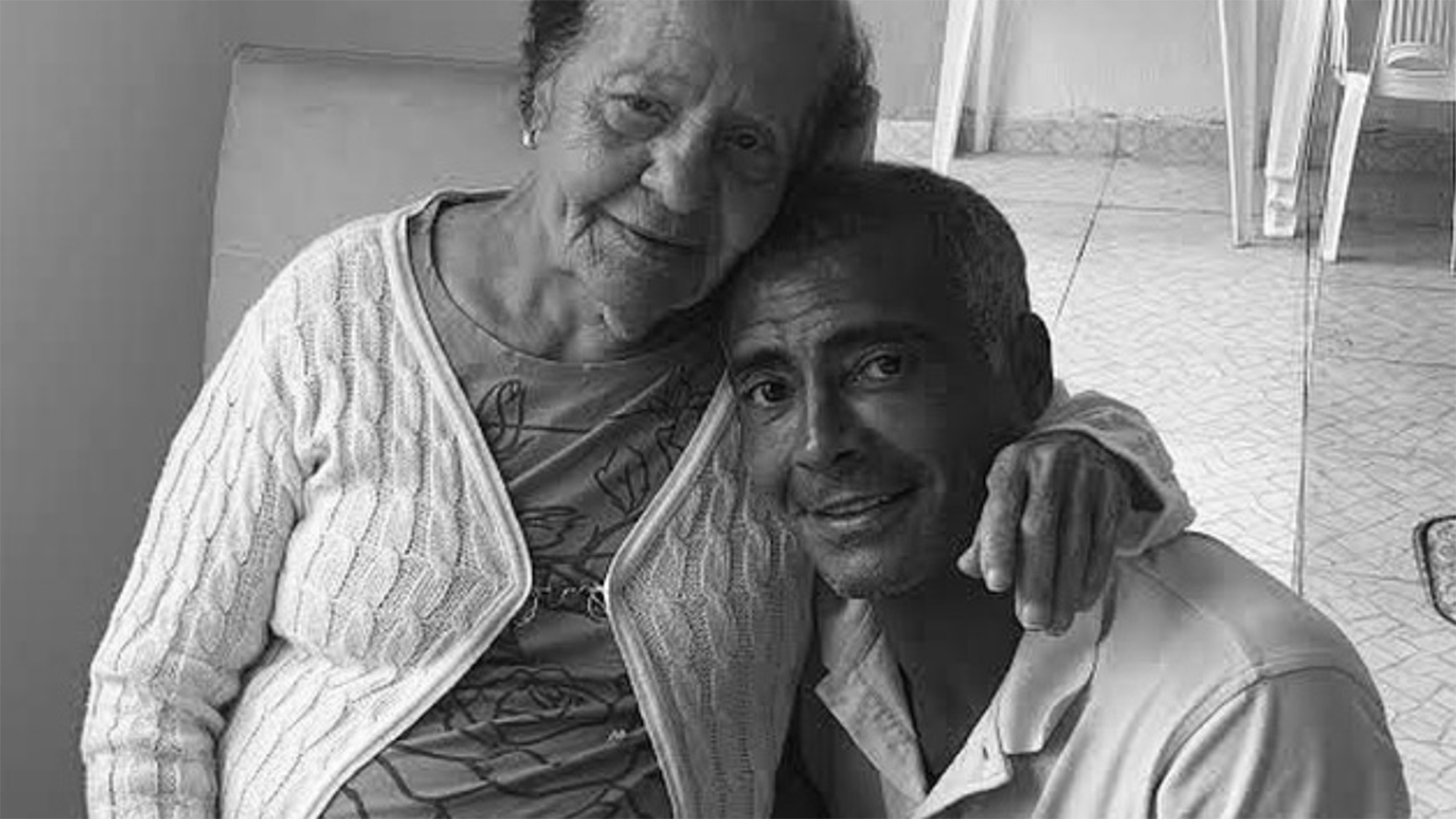 Romário anuncia a morte da mãe: ‘Tristeza e já com uma saudade imensa’
