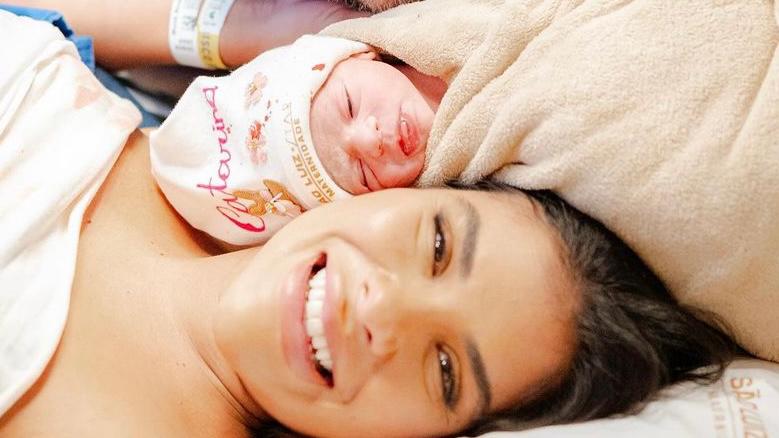 Campeã do ‘BBB16’, Munik Nunes compartilha nova foto da primeira filha