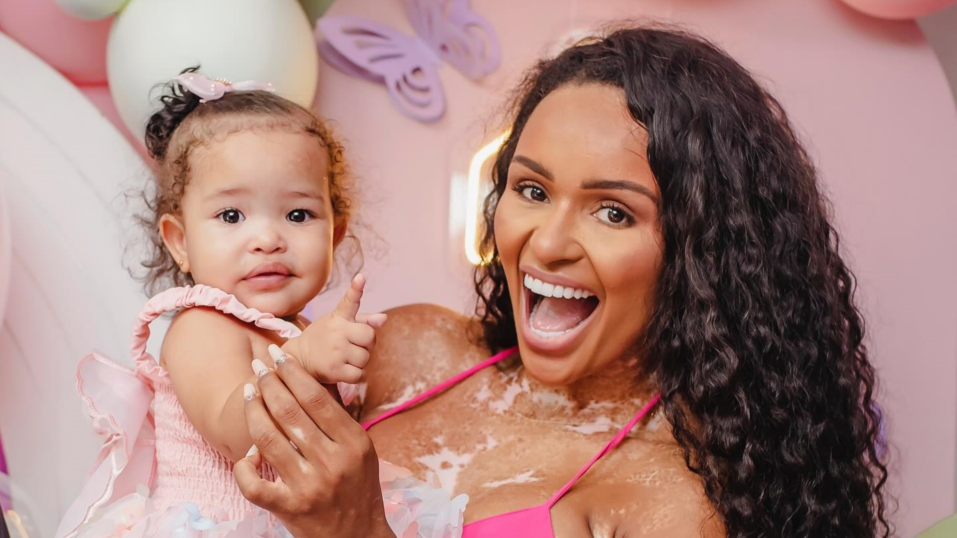 Ex-BBB Natália Deodato encanta ao celebrar aniversário da irmã: “Princesinha”