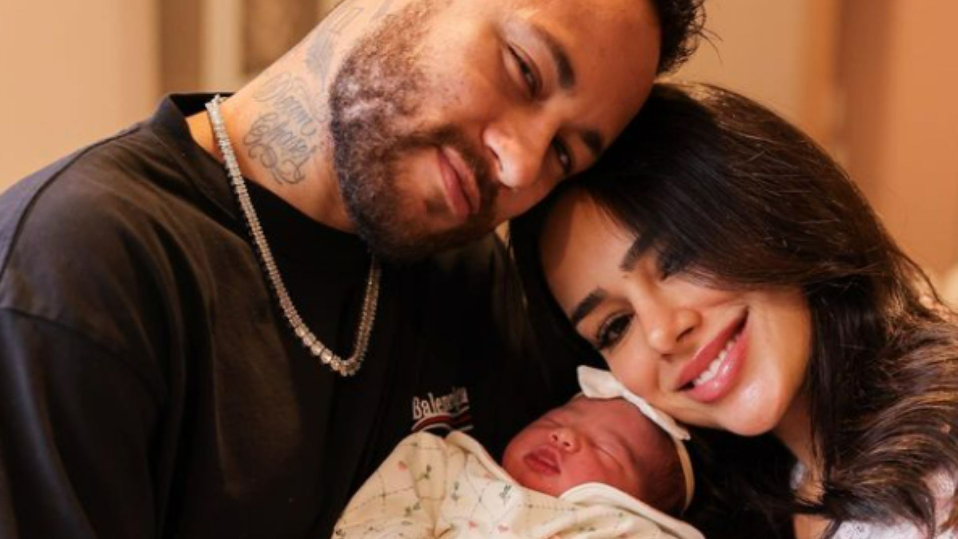 Filha de Neymar Jr, Mavie realiza cirurgia aos 5 meses, diz colunista