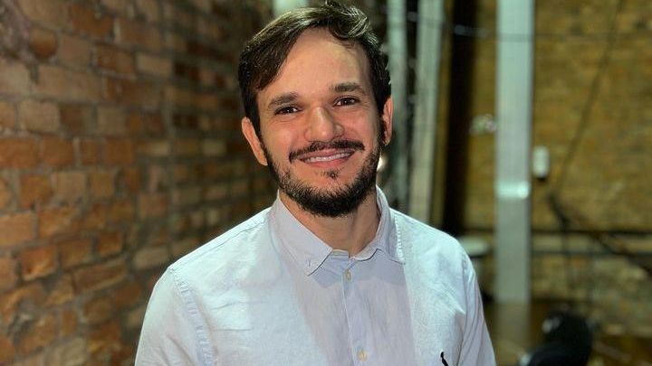 ‘Tenho muita consciência das coisas que digo’, declara padre Patrick sobre fama na internet