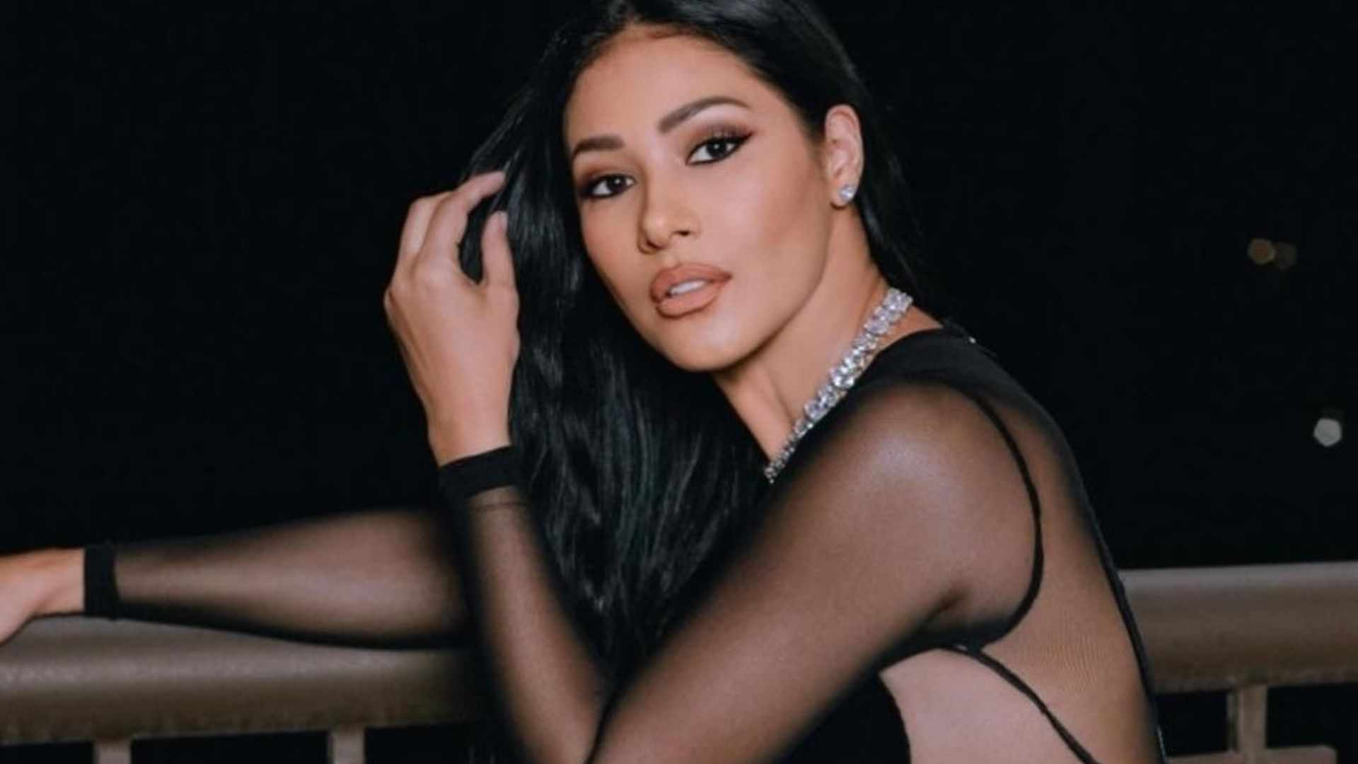 Que look é esse? Simaria causa com transparência: ‘Kim Kardashian?’