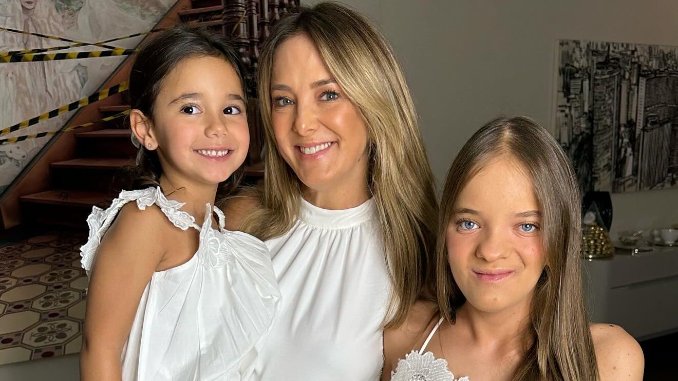 Ticiane Pinheiro conta reação das filhas, Manu e Rafa, com estreia no SPFW: ‘Quero também’