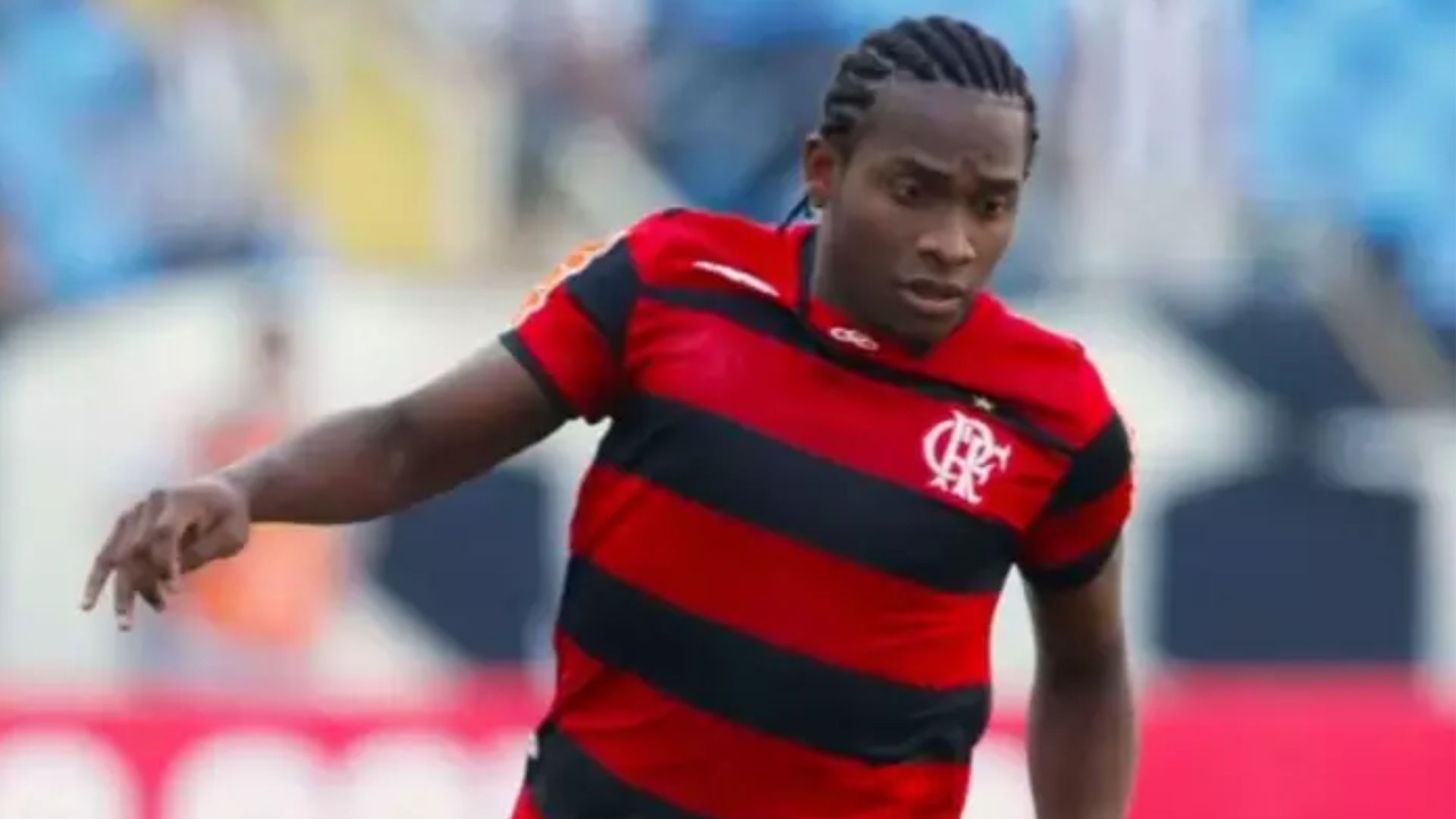 Ex-jogador do Flamengo é procurado pela Justiça por dívida de pensão alimentícia