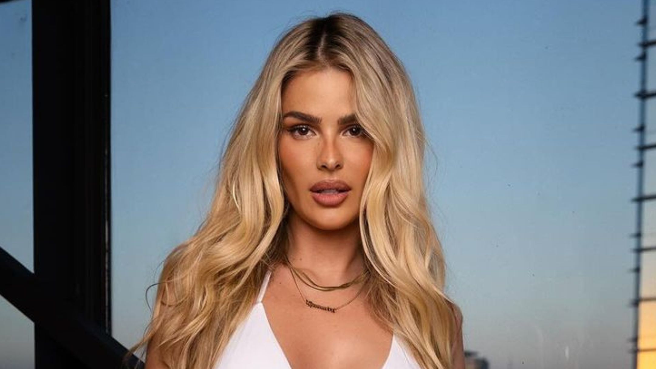Yasmin Brunet faz tatuagem em homenagem aos fãs: “Amo vocês tropinha”