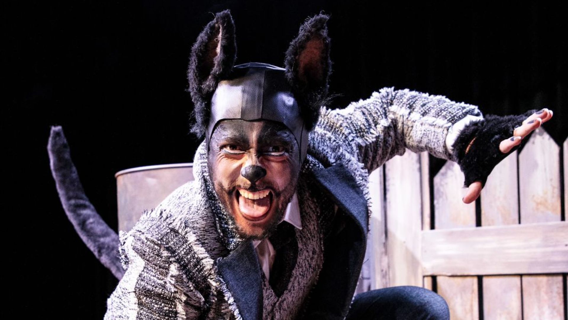 Adriano Tunes leva Alexa para os palcos enquanto vive cão no teatro: ‘Viajar com ela’